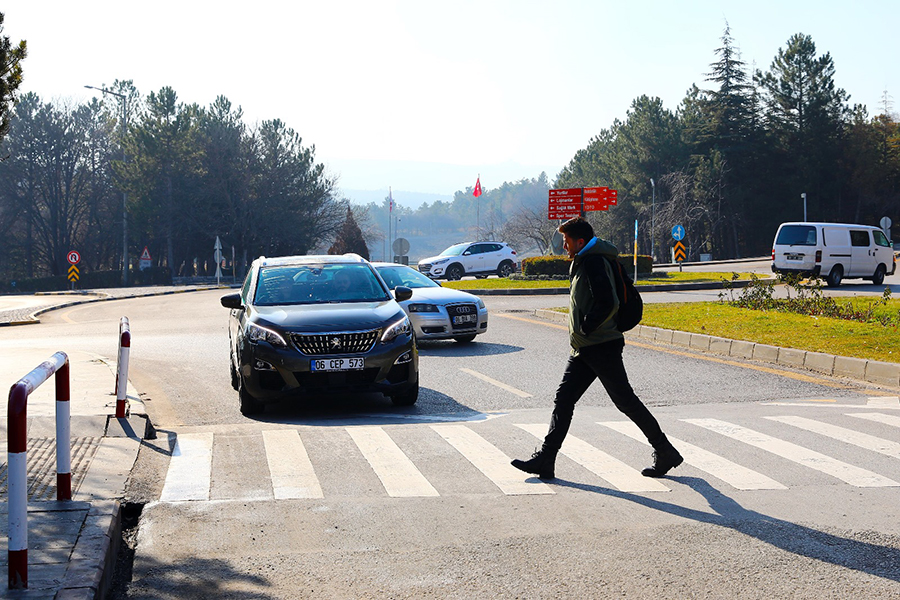 Yaya Öncelikli Yol