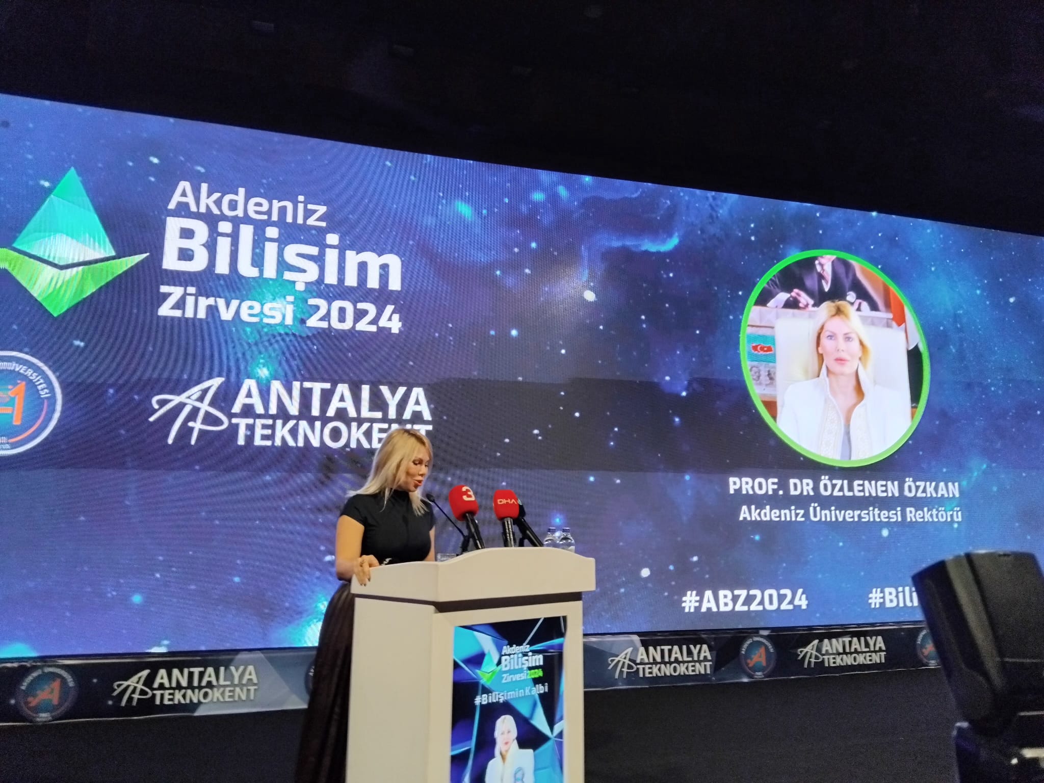 8. Akdeniz Bilişim Zirvesi Akdeniz Üniversitesi Rektör Özlenen Özkan