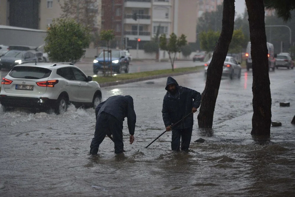 Antalya Sağanak Yağış Fırtına Antalya Valilik Uyarı