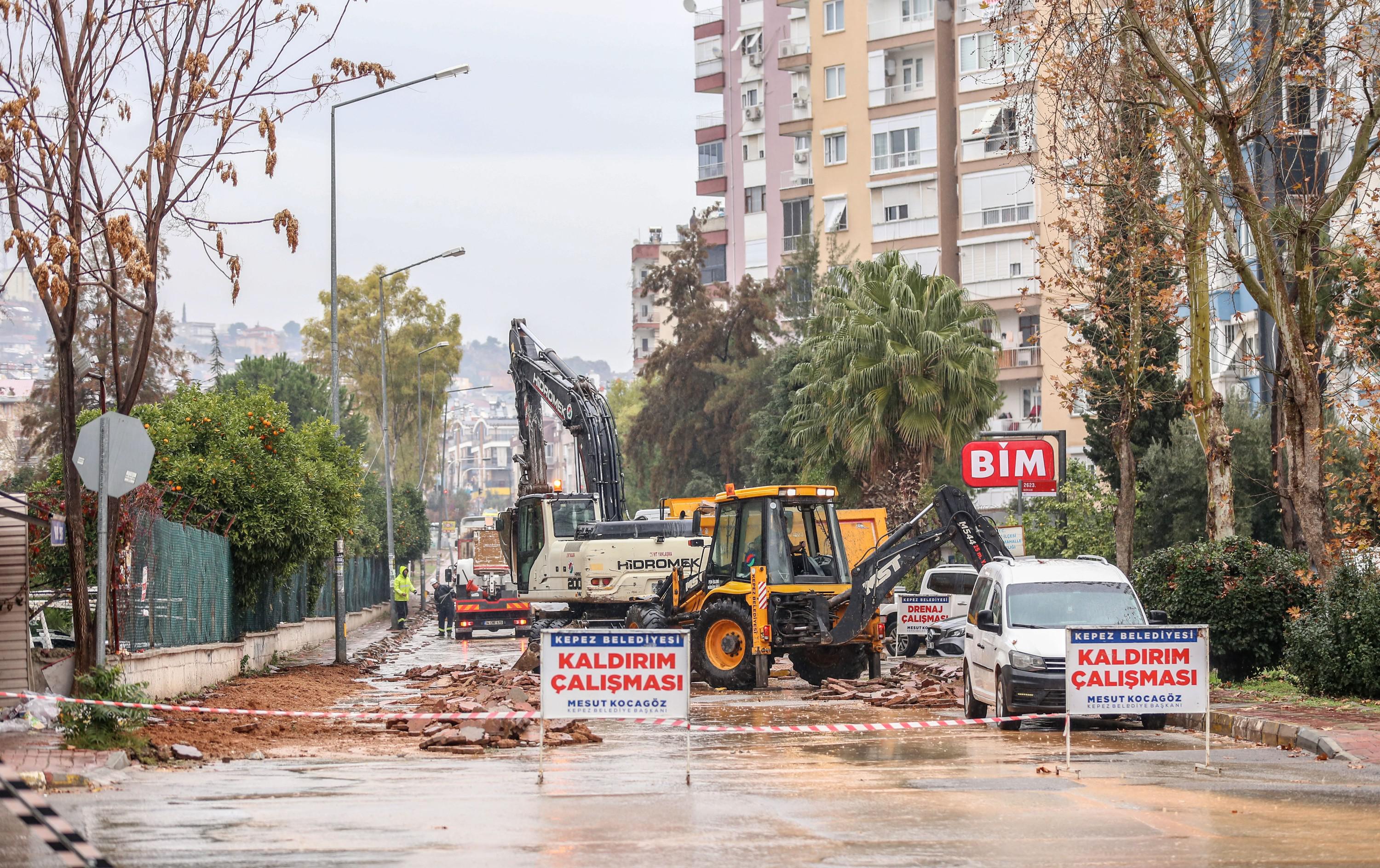 Ataturk Mahallesine Konforlu Ve Guvenli Yaya Yolu 7