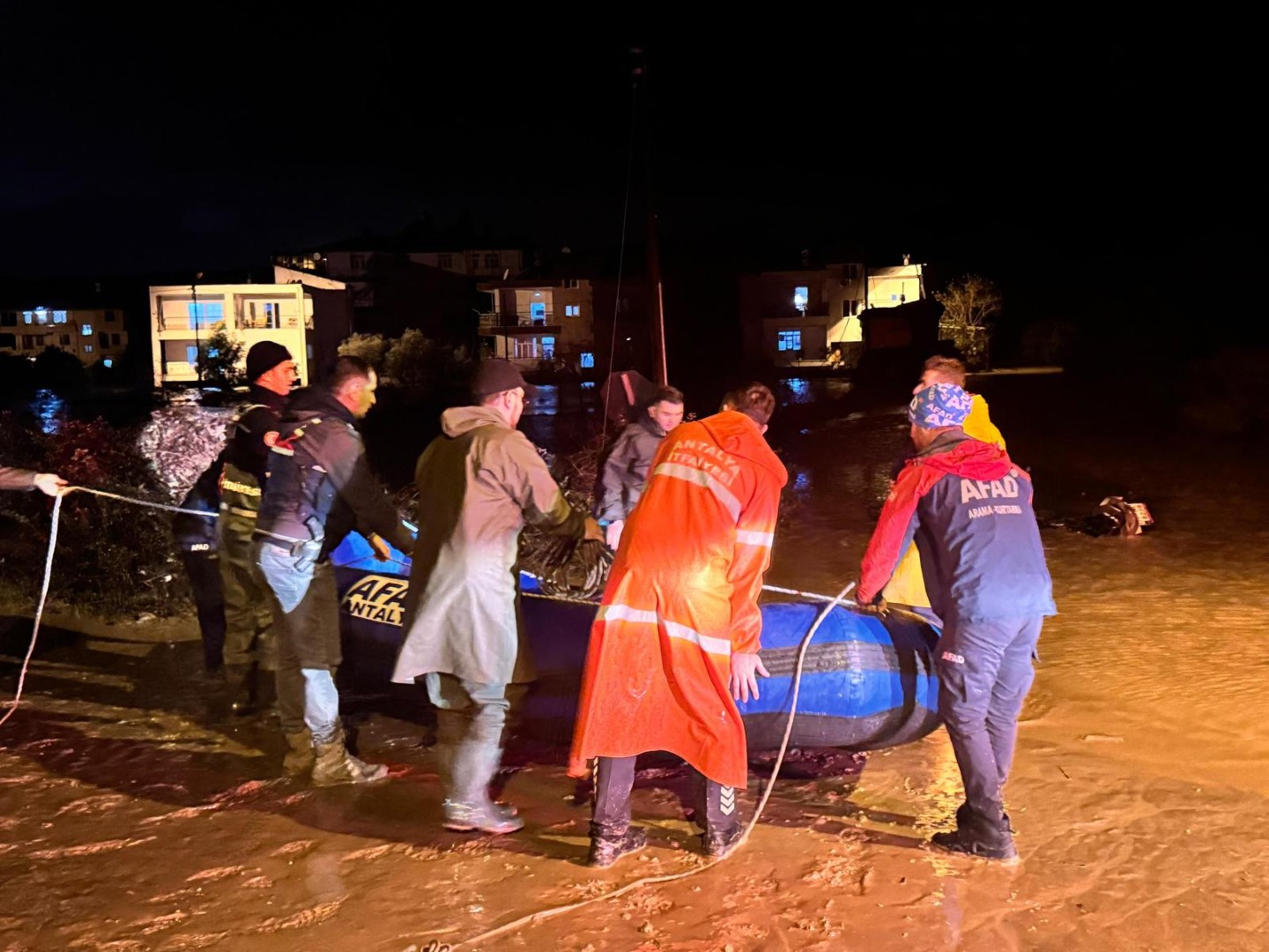 Büyükşehir Ekipleri Yine Vatandaşın Yanında (14)