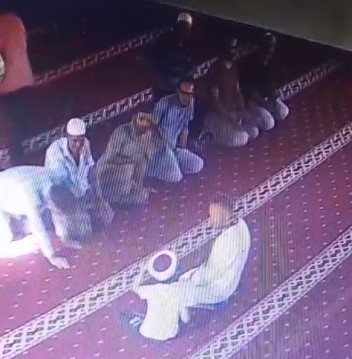 Namaz Kılan Çocuk (3)