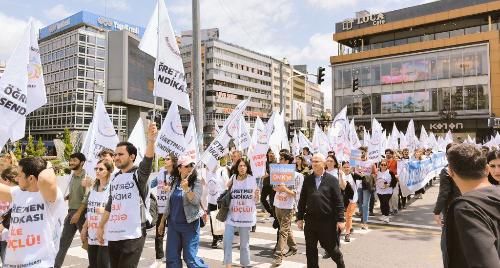 Özel Sektör Öğretmenleri̇ni̇n Hakli İsyani