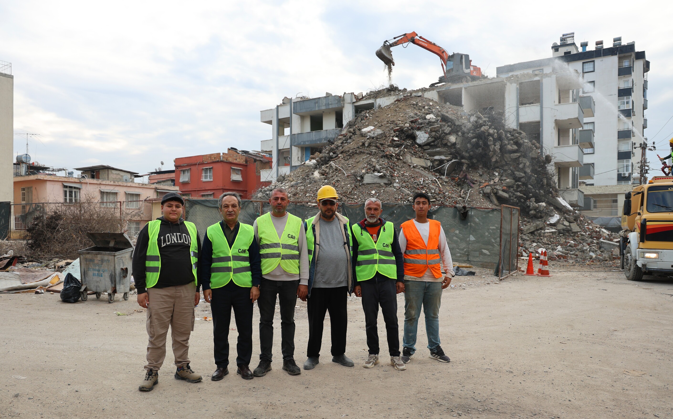 Deprem Bölgesi Yıkım (1)