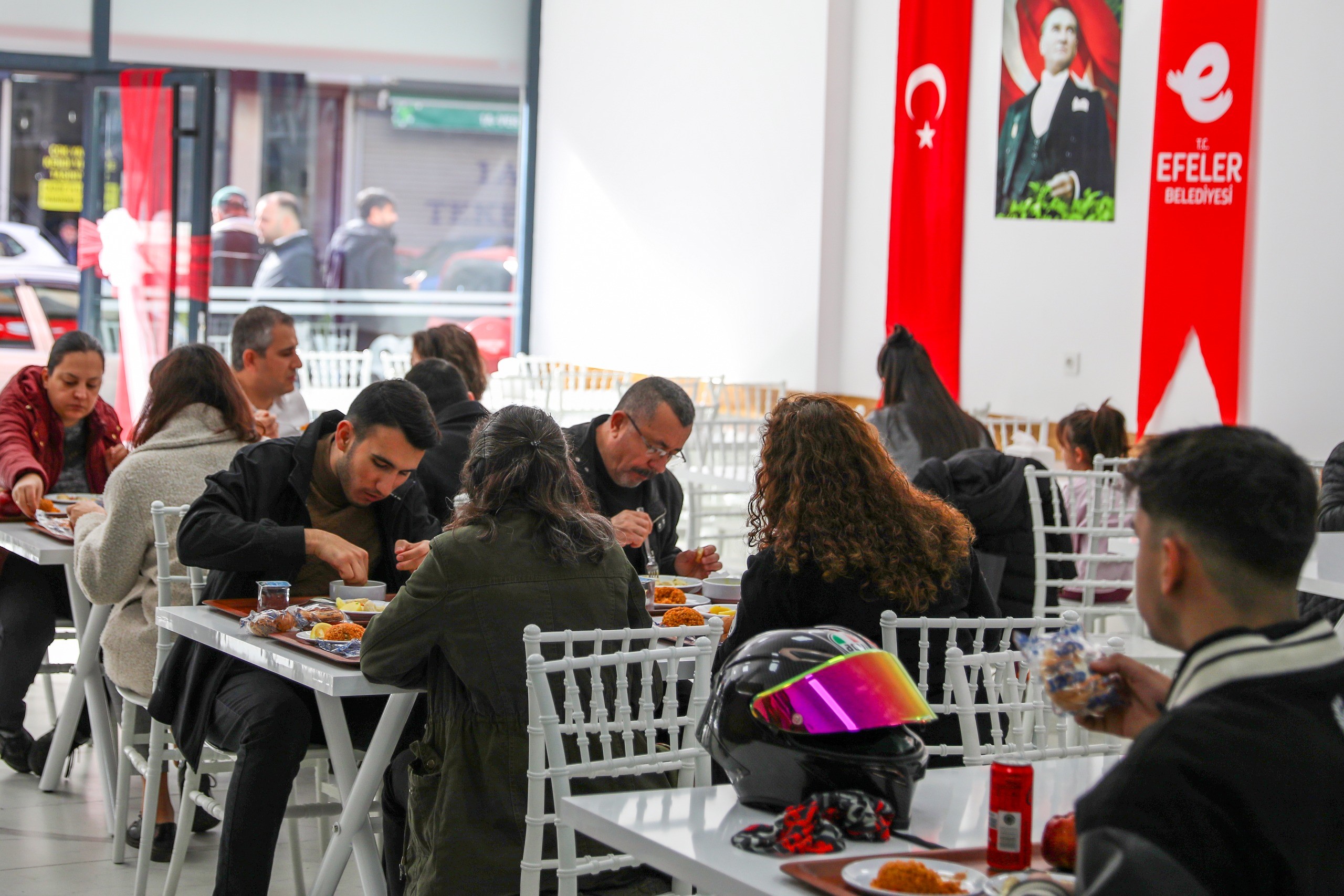 Efeler'deki Kent Lokantası'na Vatandaşlardan Yoğun Ilgi (1)