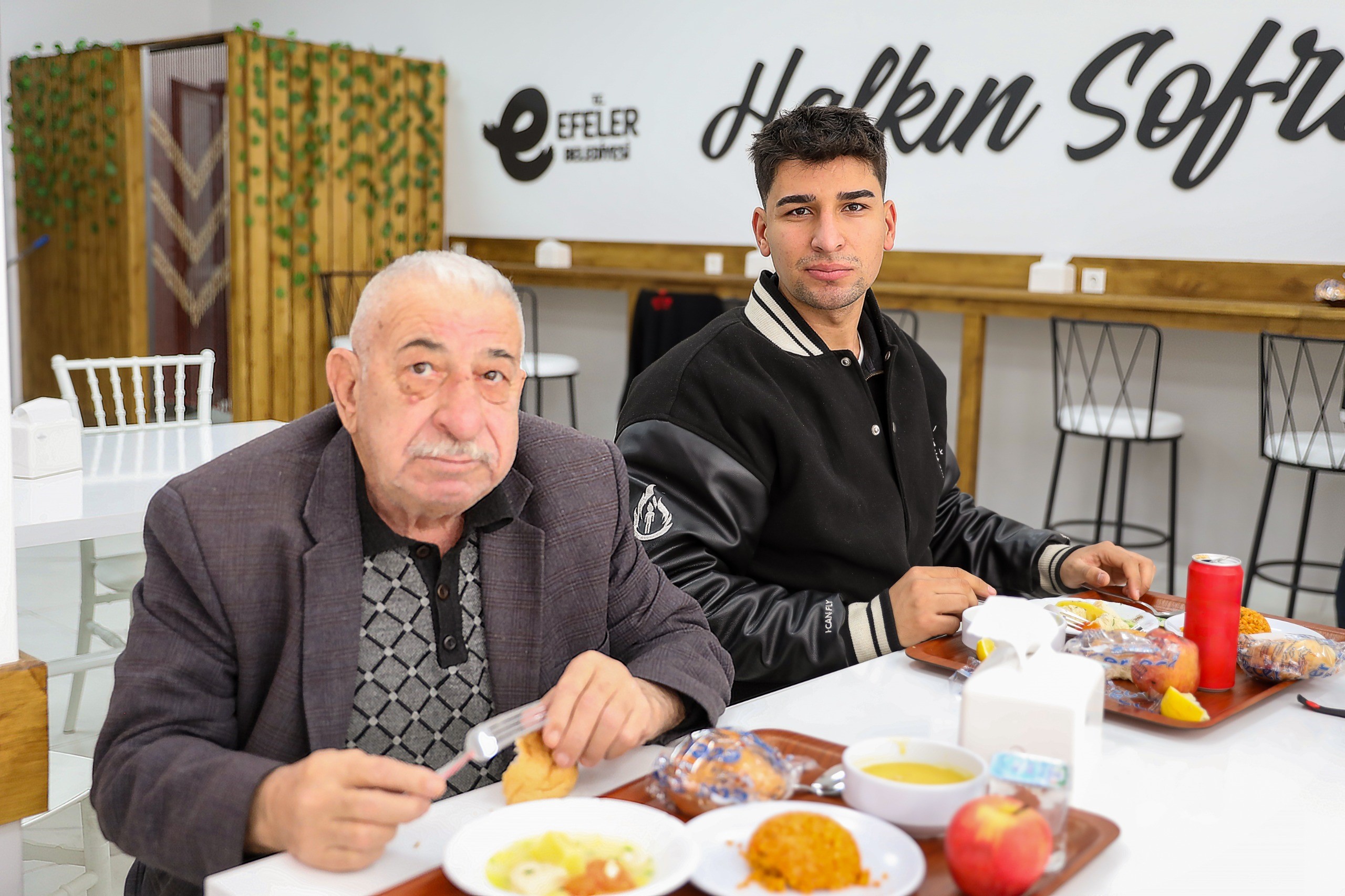 Efeler'deki Kent Lokantası'na Vatandaşlardan Yoğun Ilgi (3)