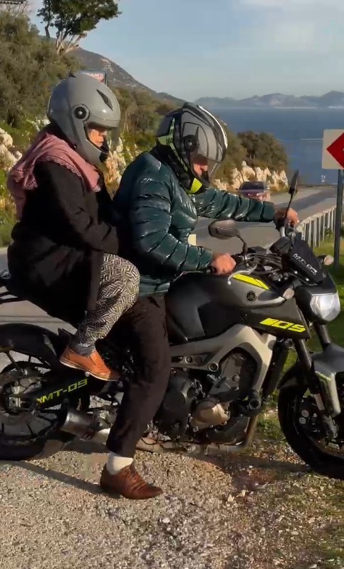 Hızlı, Yaşlı Ve Çılgın 74 Yaşında 900 Cc Motosikleti Sürüyor, Yaptıklarını Görenler Hayrete Düşüyor (5)