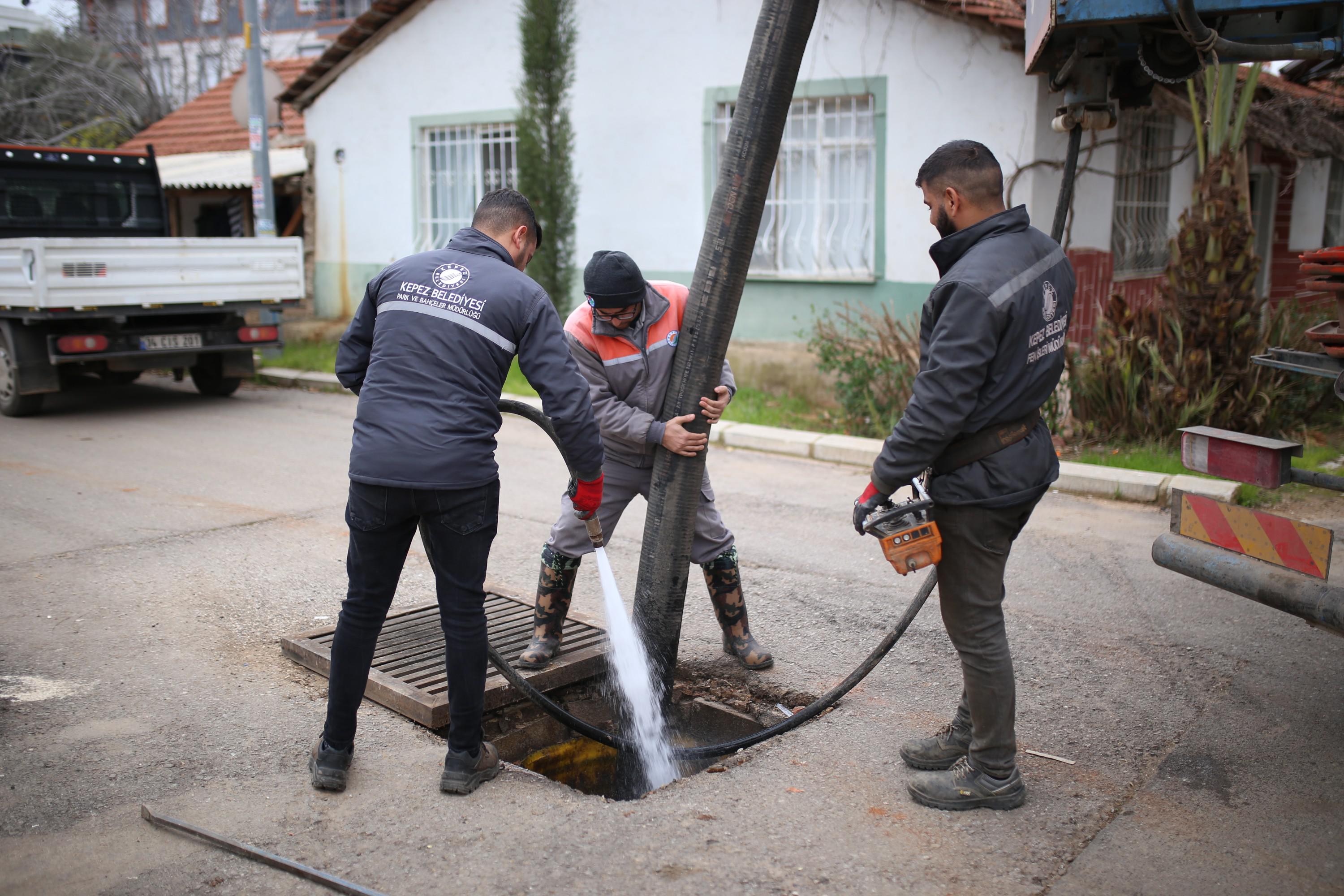 Kepezde Mazgal Temizligiyle Su Taskinlarinin Onune Geciliyor 4