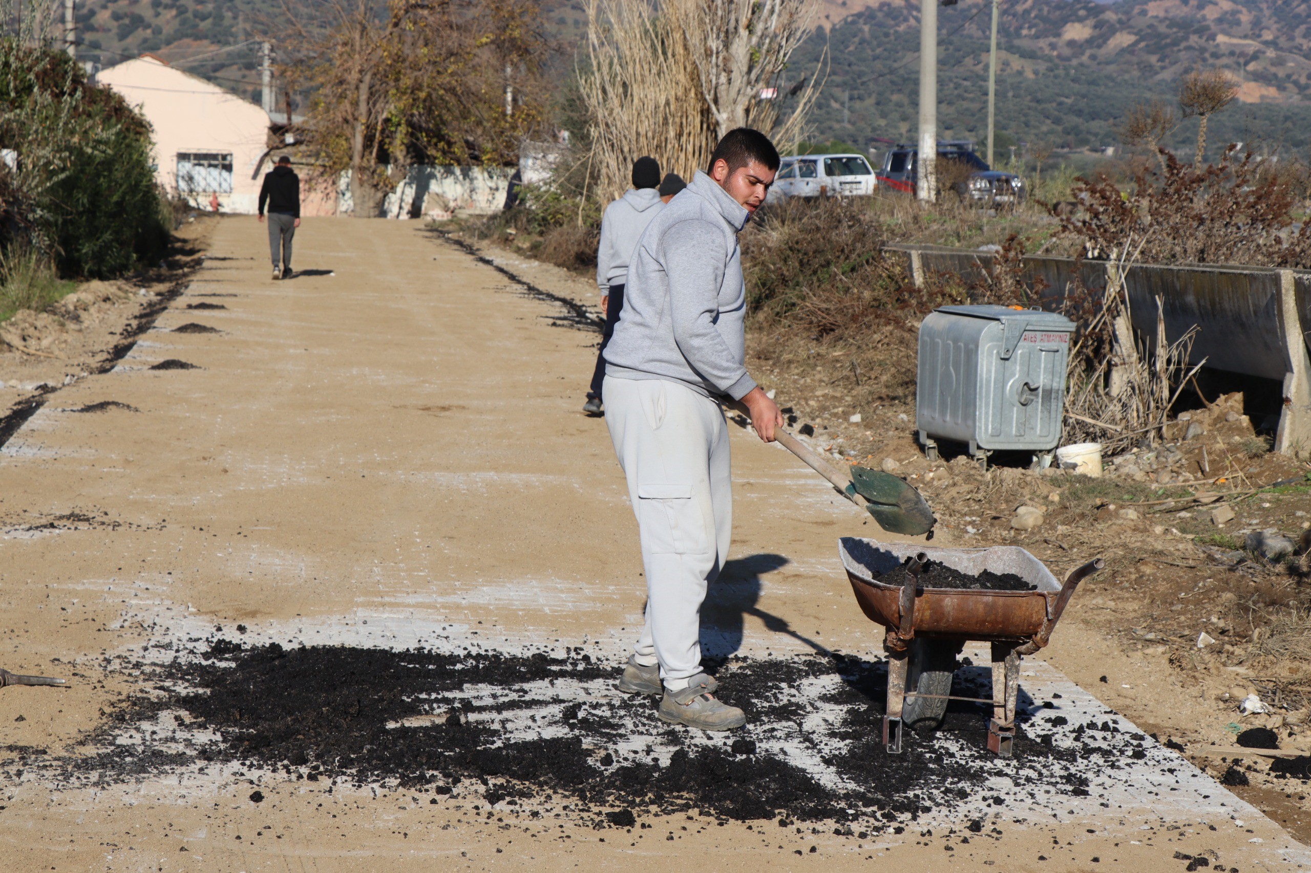 Nazilli Belediyesi Arslanlı'da Yol Çalışmalarını Tamamladı (2)