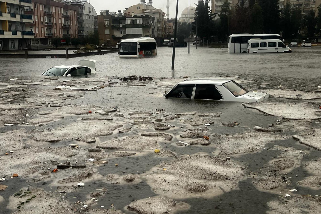 Sel Ve Taşkın Antalya (3)