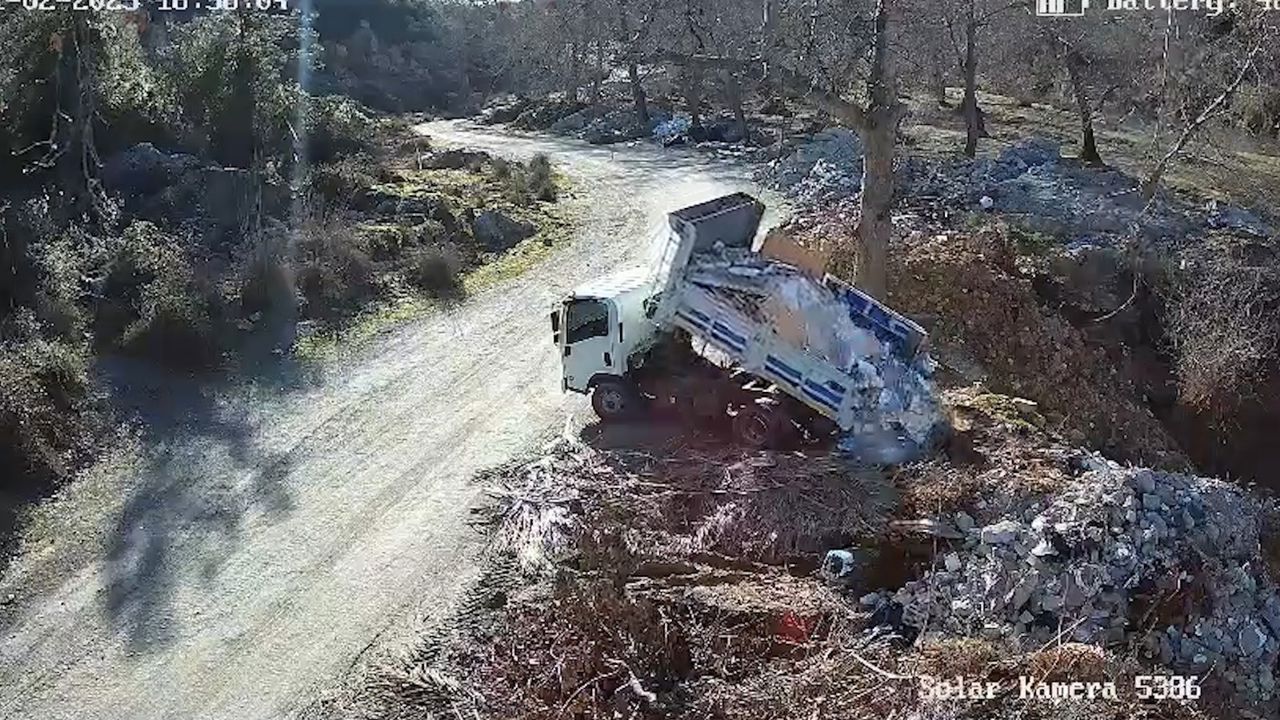 Alanyada Kacak Moloz Ve Hafriyat Dokenlere Fotokapan Soku (1)