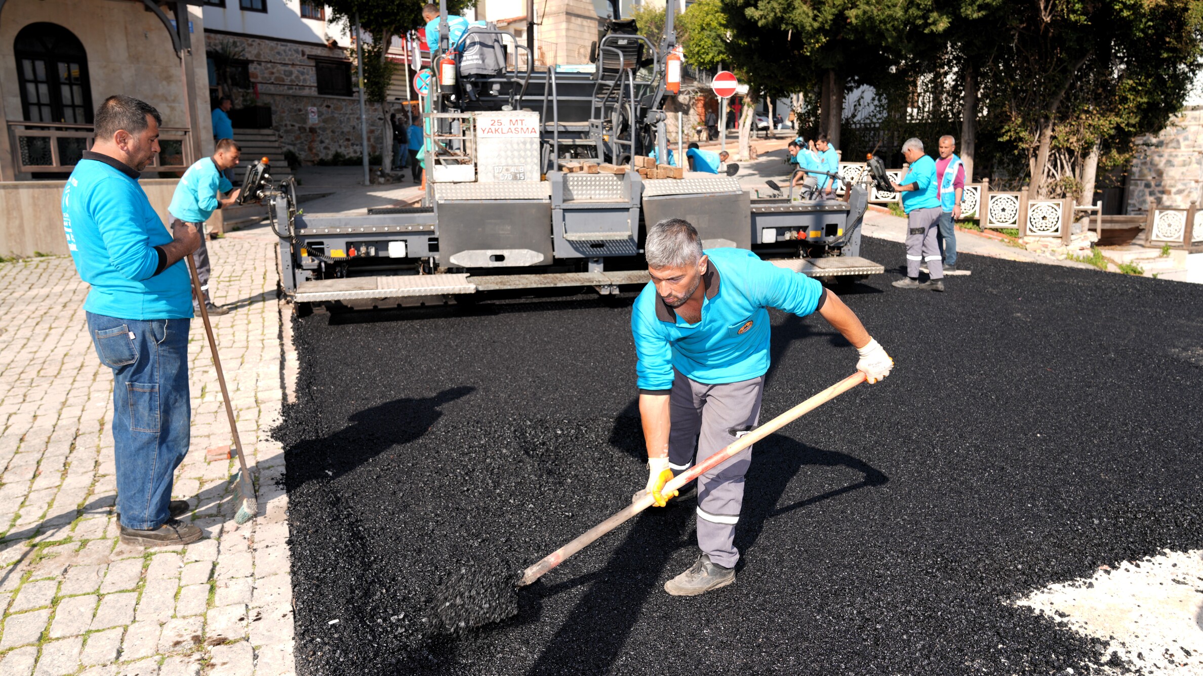 Alanya’nın Yıllardır Asfalt Bekleyen Caddesinde Beklenen Oldu (4)