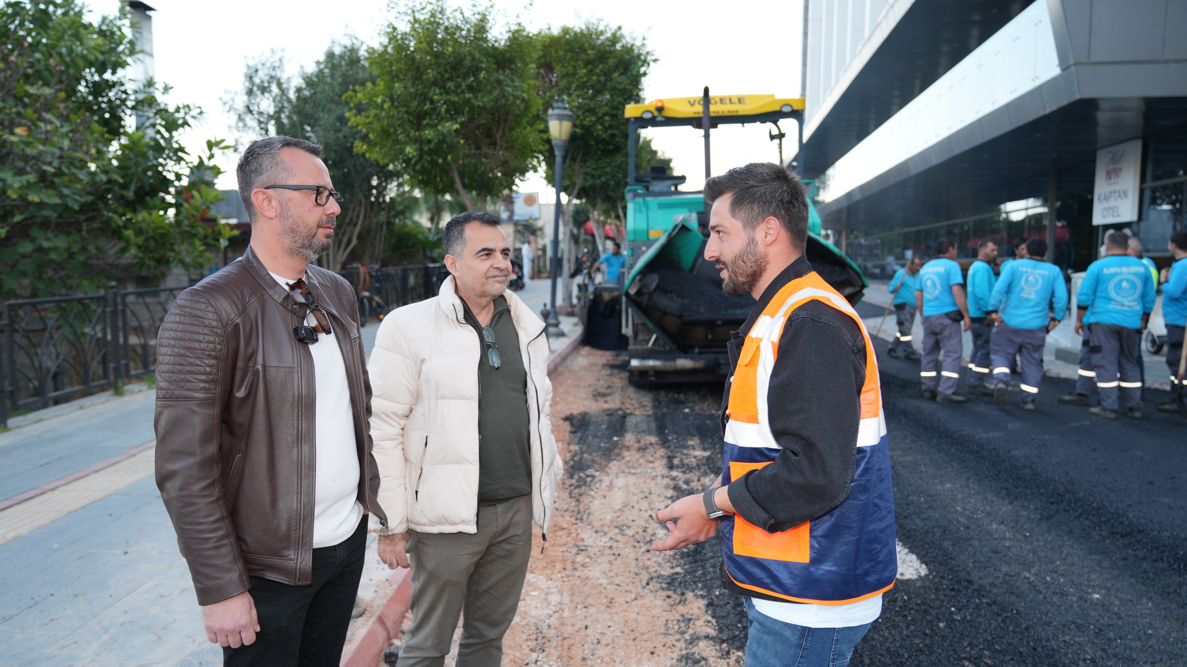 Alanya’nın Yıllardır Asfalt Bekleyen Caddesinde Beklenen Oldu (6)