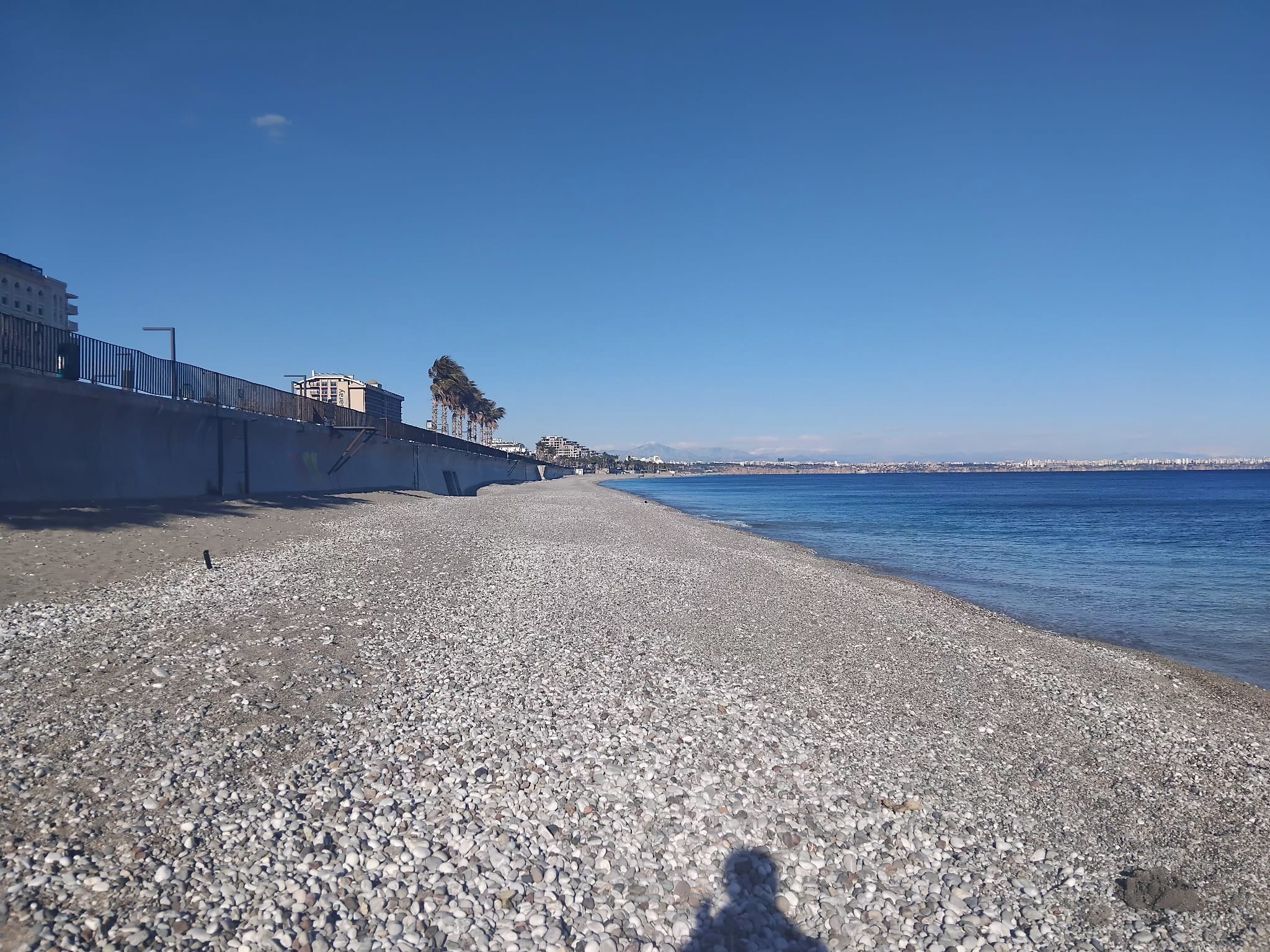 Antalya 4 Dereceyi Gördü… Dünyaca Ünlü Konyaaltı Sahili Boş Kaldı (4)