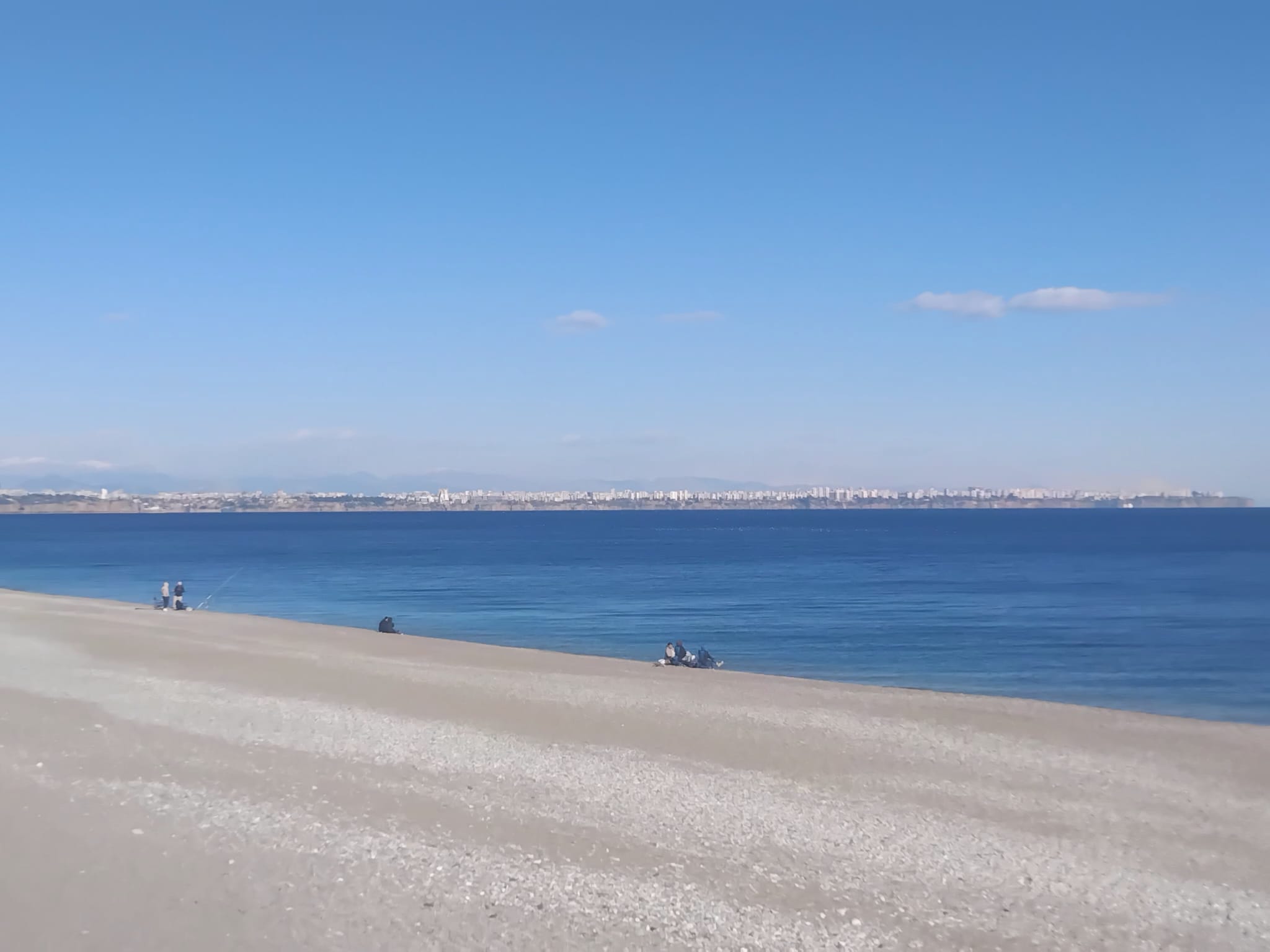 Antalya 4 Dereceyi Gördü… Dünyaca Ünlü Konyaaltı Sahili Boş Kaldı (5)