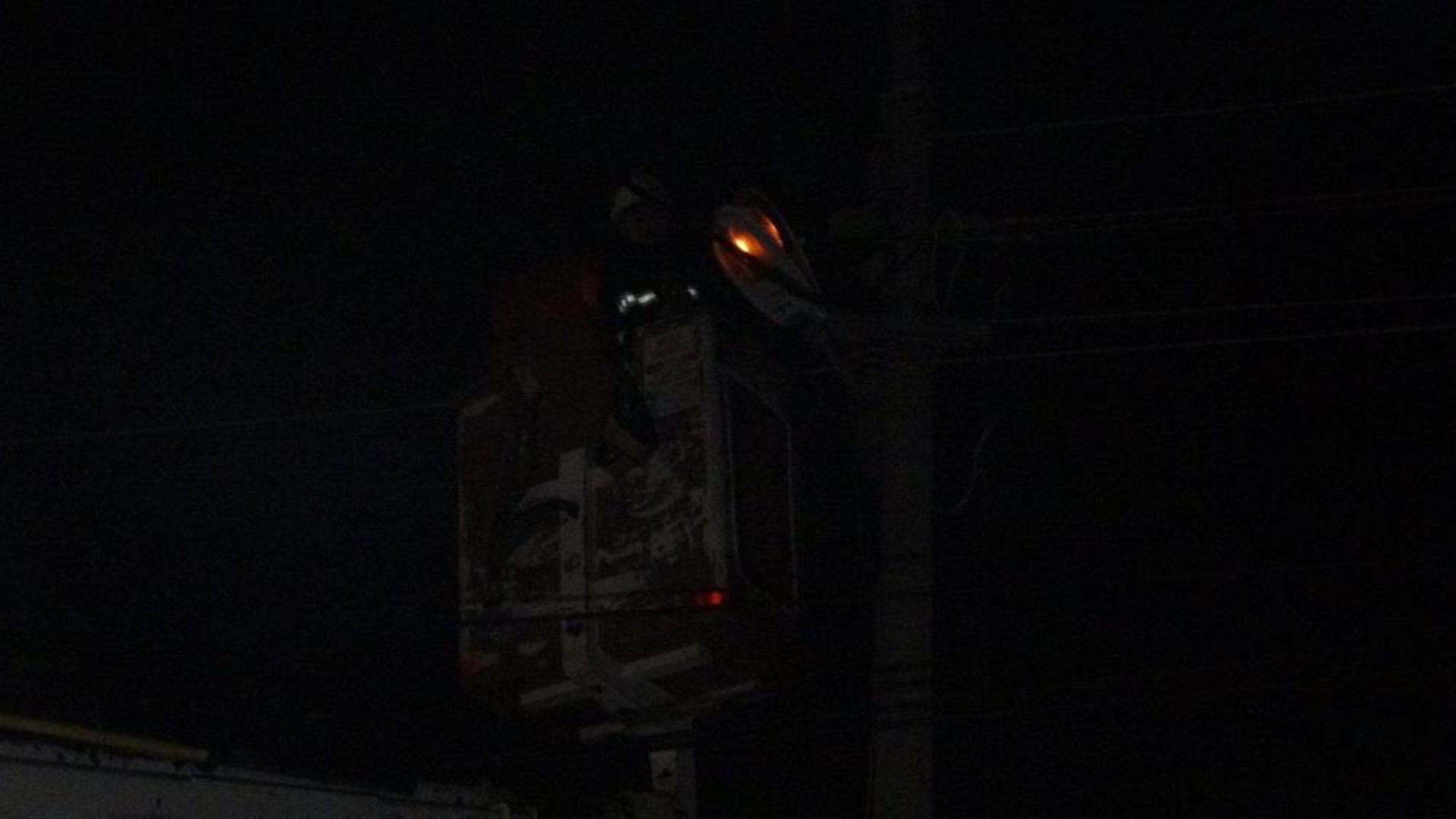 Antalyada Gecekonduda Yangin Cikti Elektrik Telleri Koptu (1)