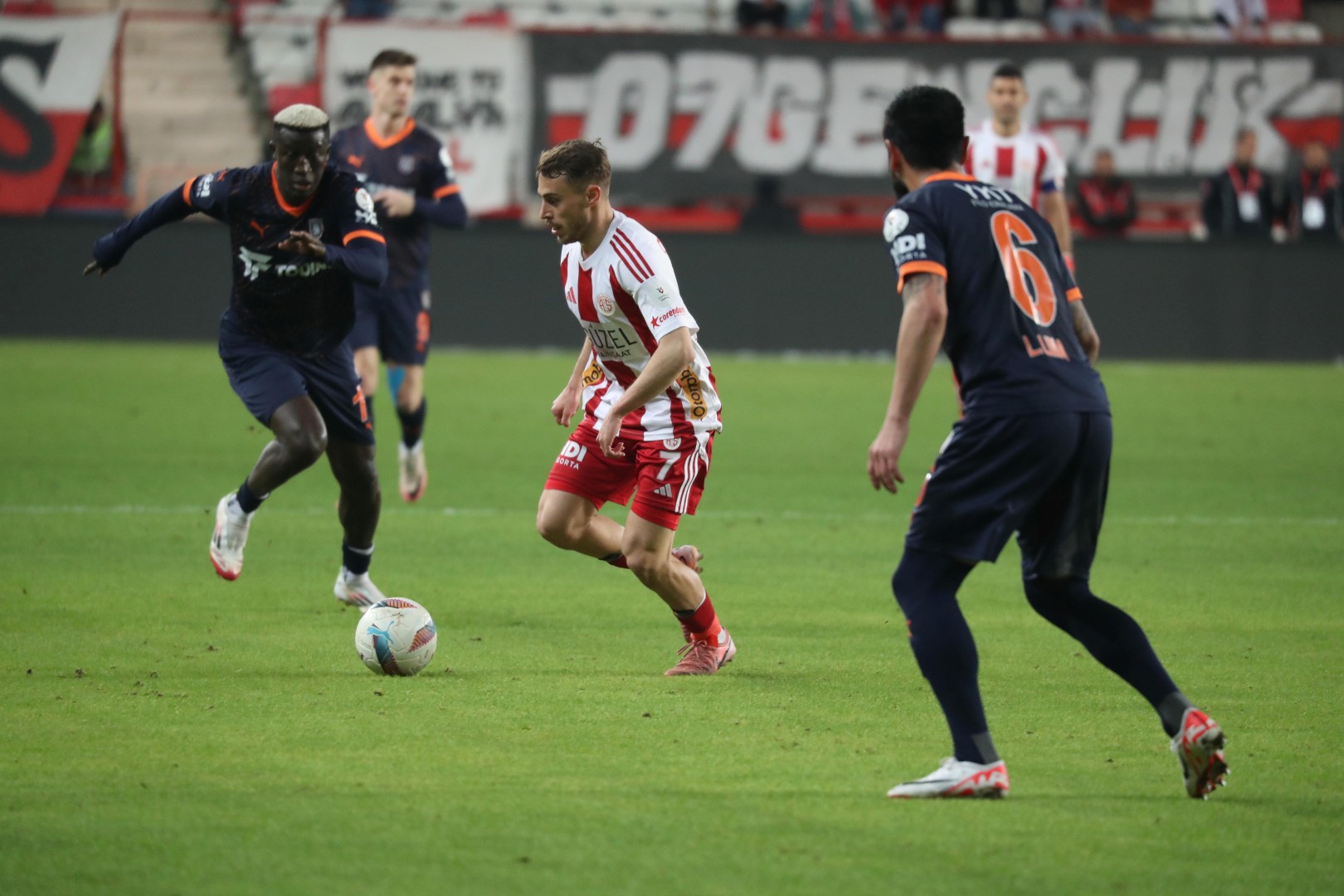 Antalyaspor Basaksehir Maci (1)