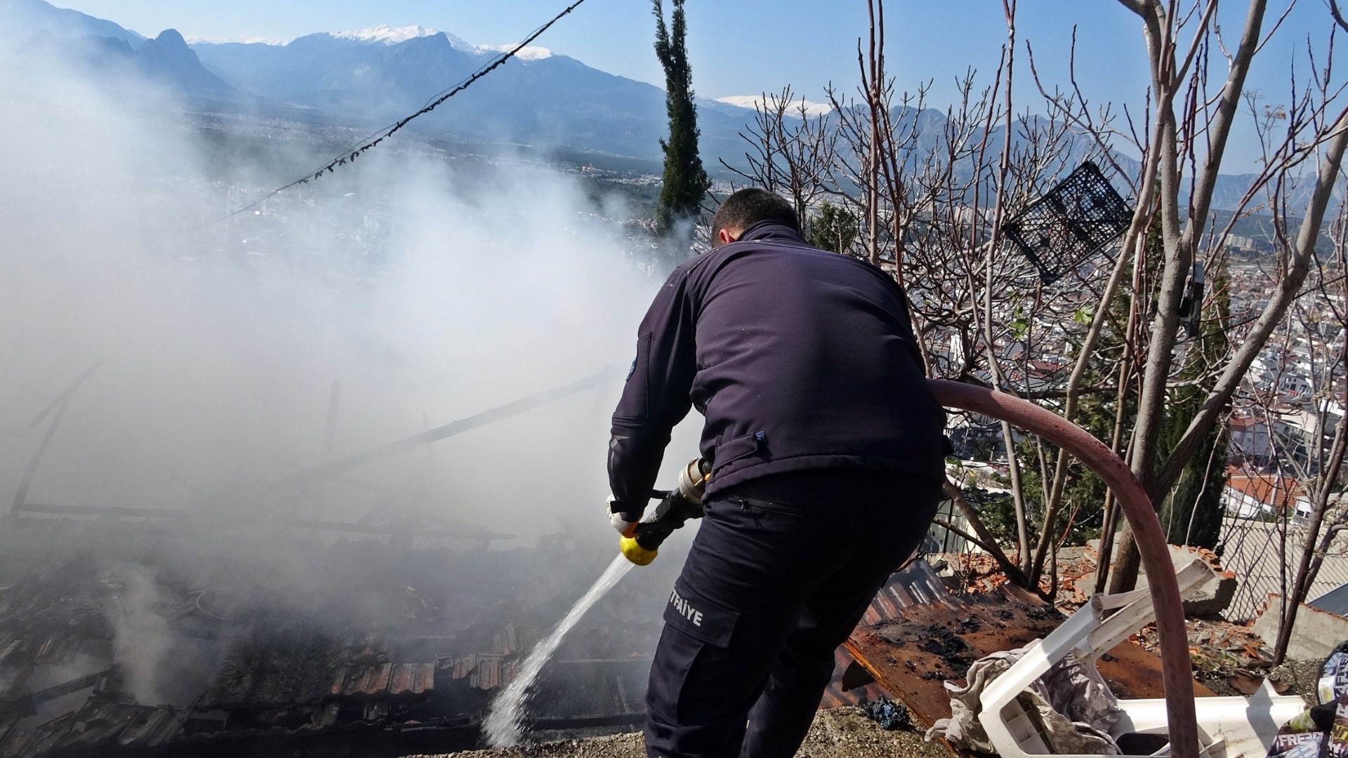 Duvara Yaslanıp Ağladı (3)