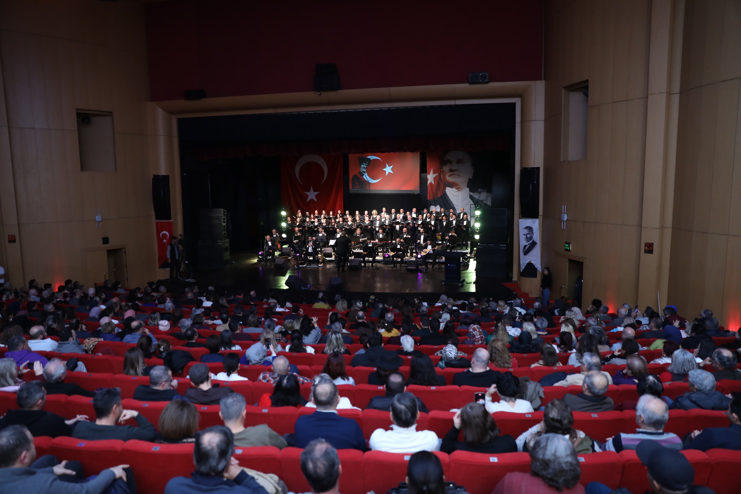 Ege Türküleri Konseri Ile Müzik Ziyafeti (24)