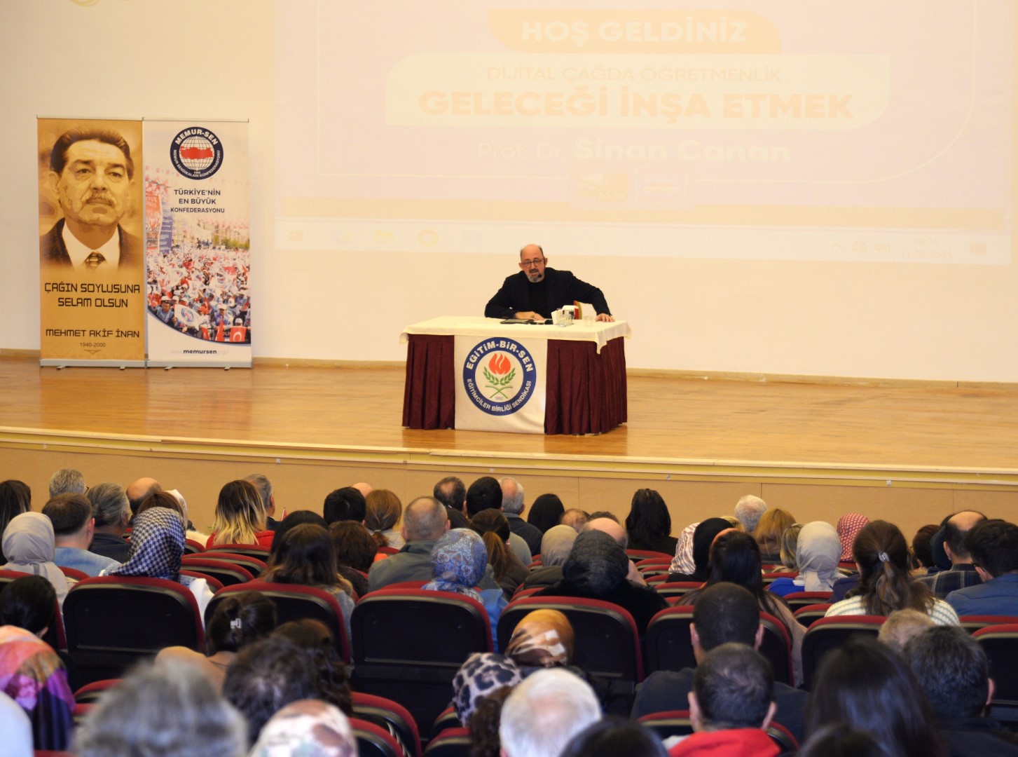 Eğitim Bir Sen Adana Şubesi'nden Dijital Çağda Öğretmenlik Konferansı (3)