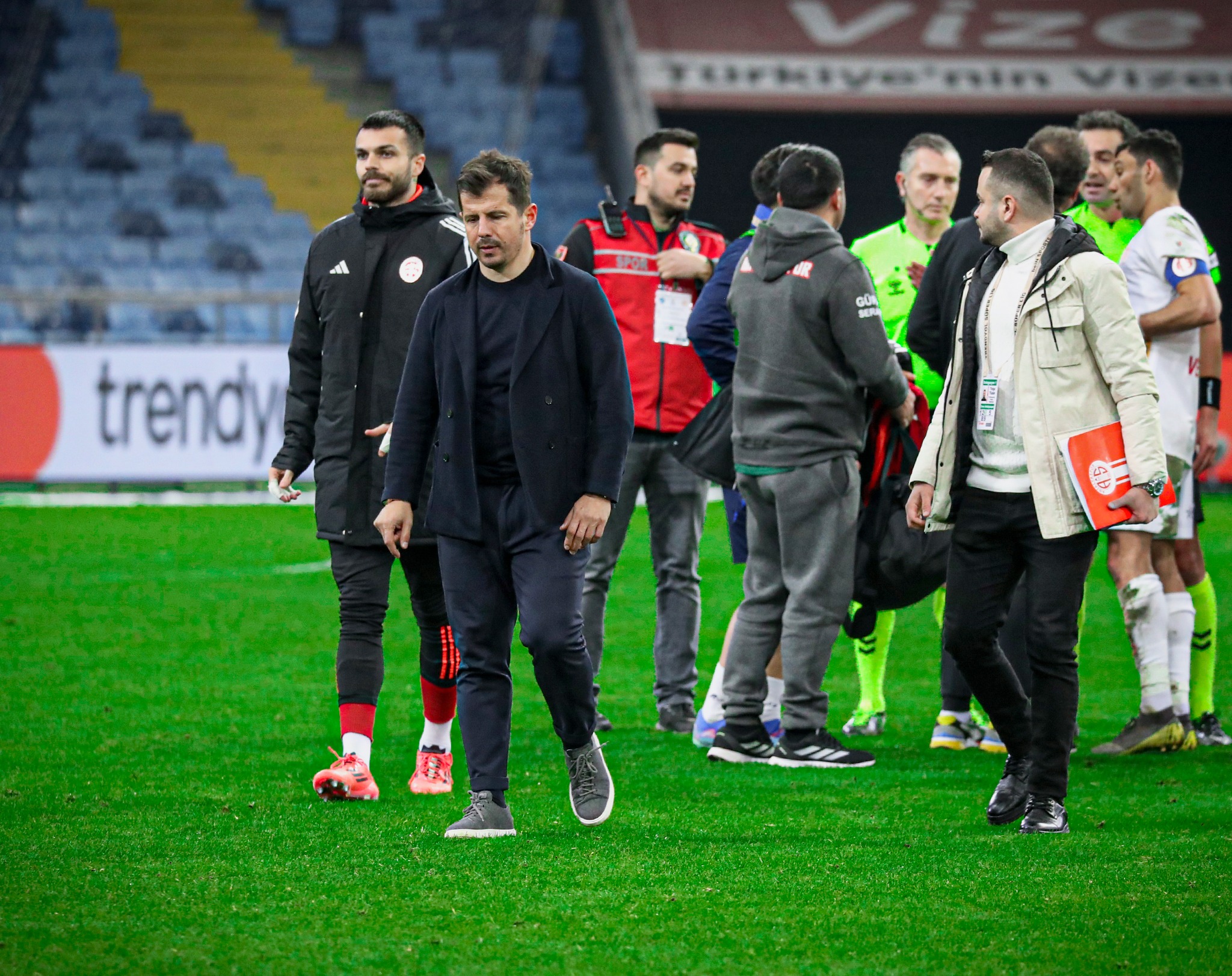 Emre Belözoğlu (2)