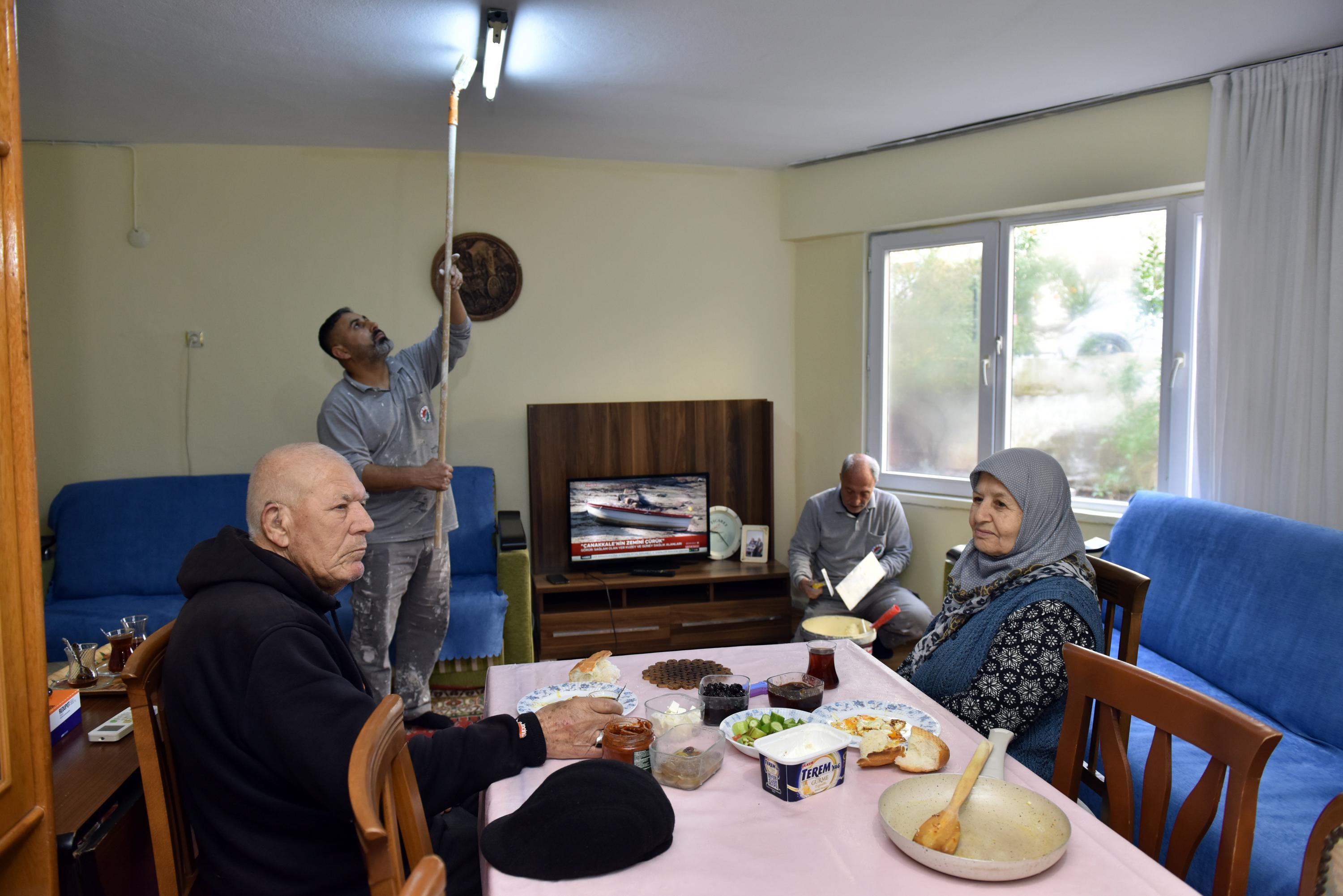 Kepez Belediyesi, Yangin Magduru Ciftin Evini Yeniledi 7