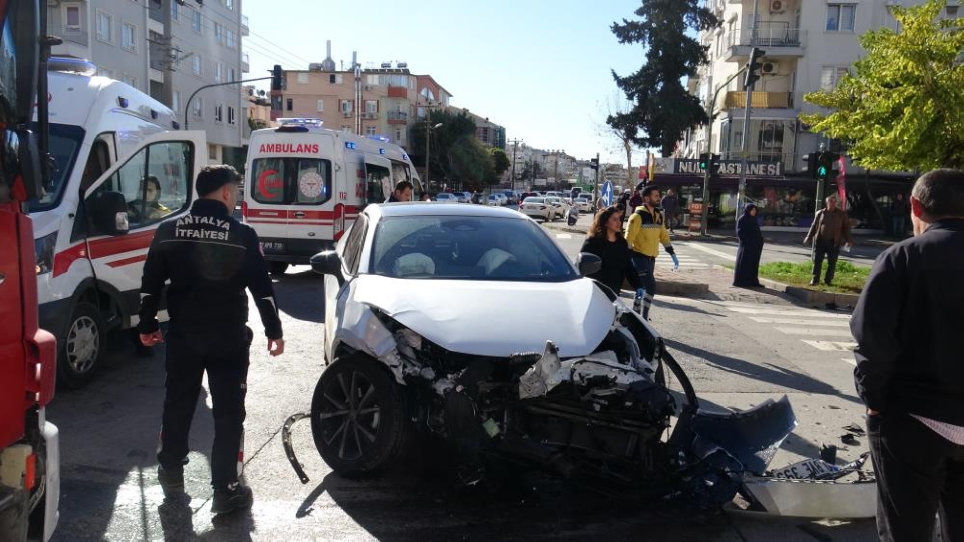 Kirmizi Isik Ihlali Kazaya Neden Oldu (1)