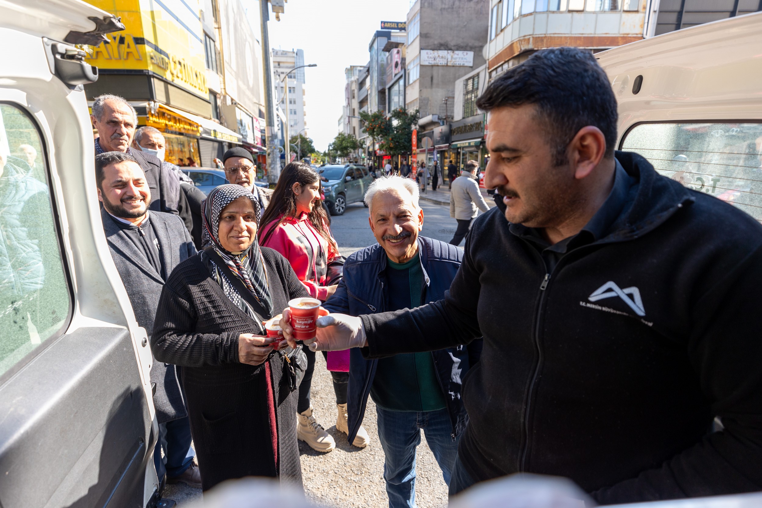 Mersin Büyükşehir Belediyesinden Vatandaşlara 'Kaynar' Ikramı (3)