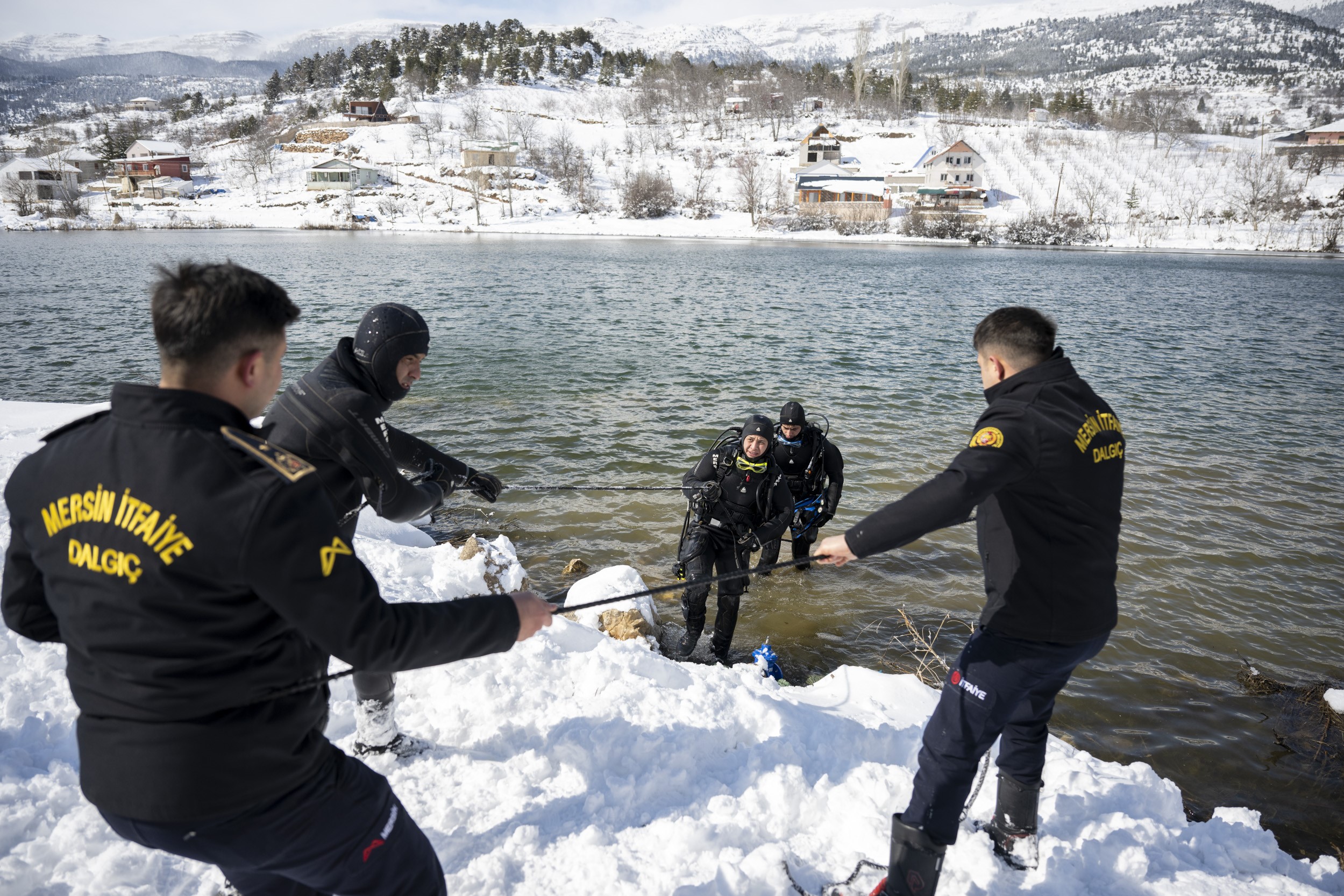 Mersin Itfaiyesinden Kar Üstünde Nefes Kesen Tatbikat (1)