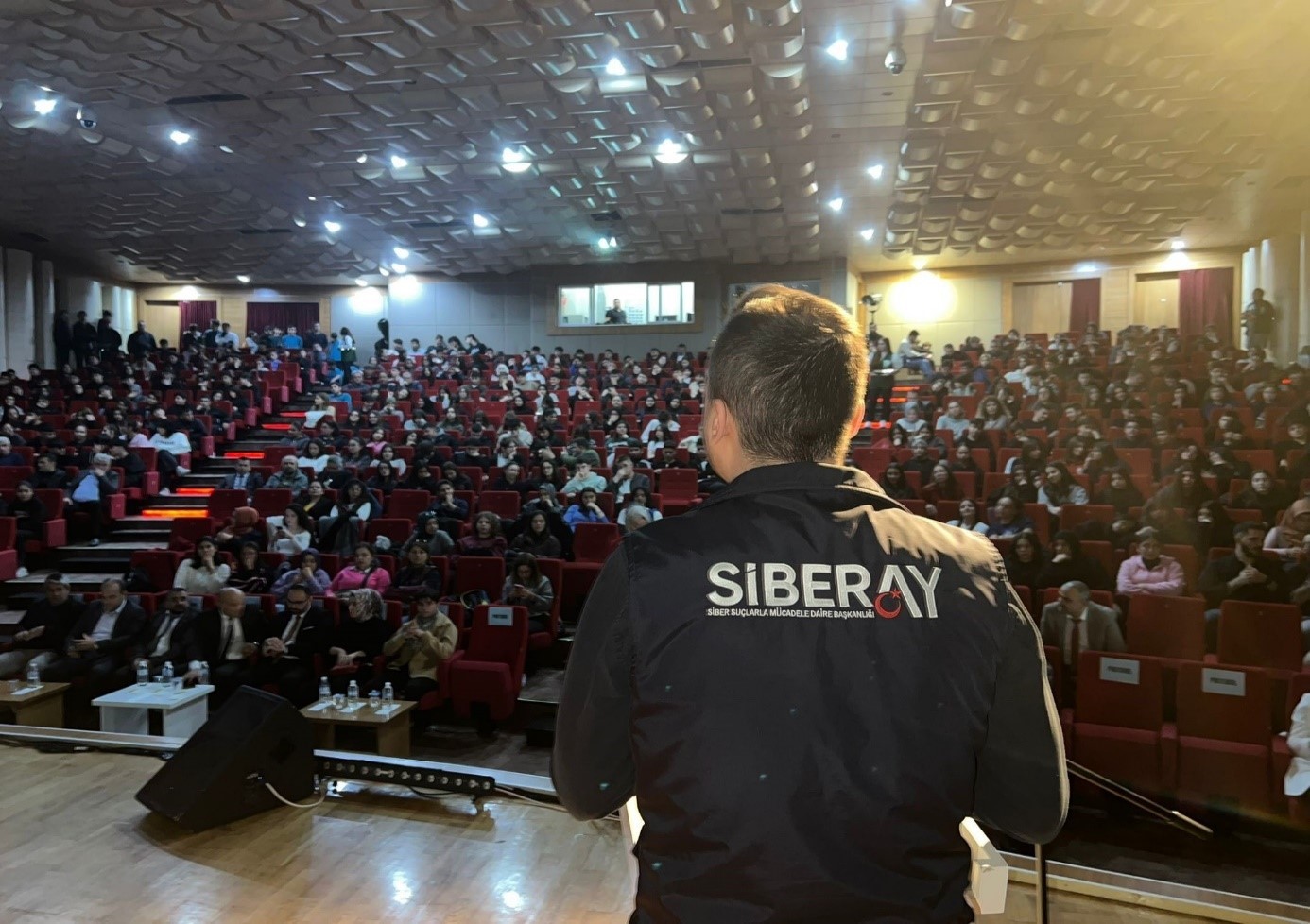 Siber Suçlarla Mücadele Ekipleri Bir Haftada Çeşitli Suçlardan 16 Kişiyi Yakaladı (1)