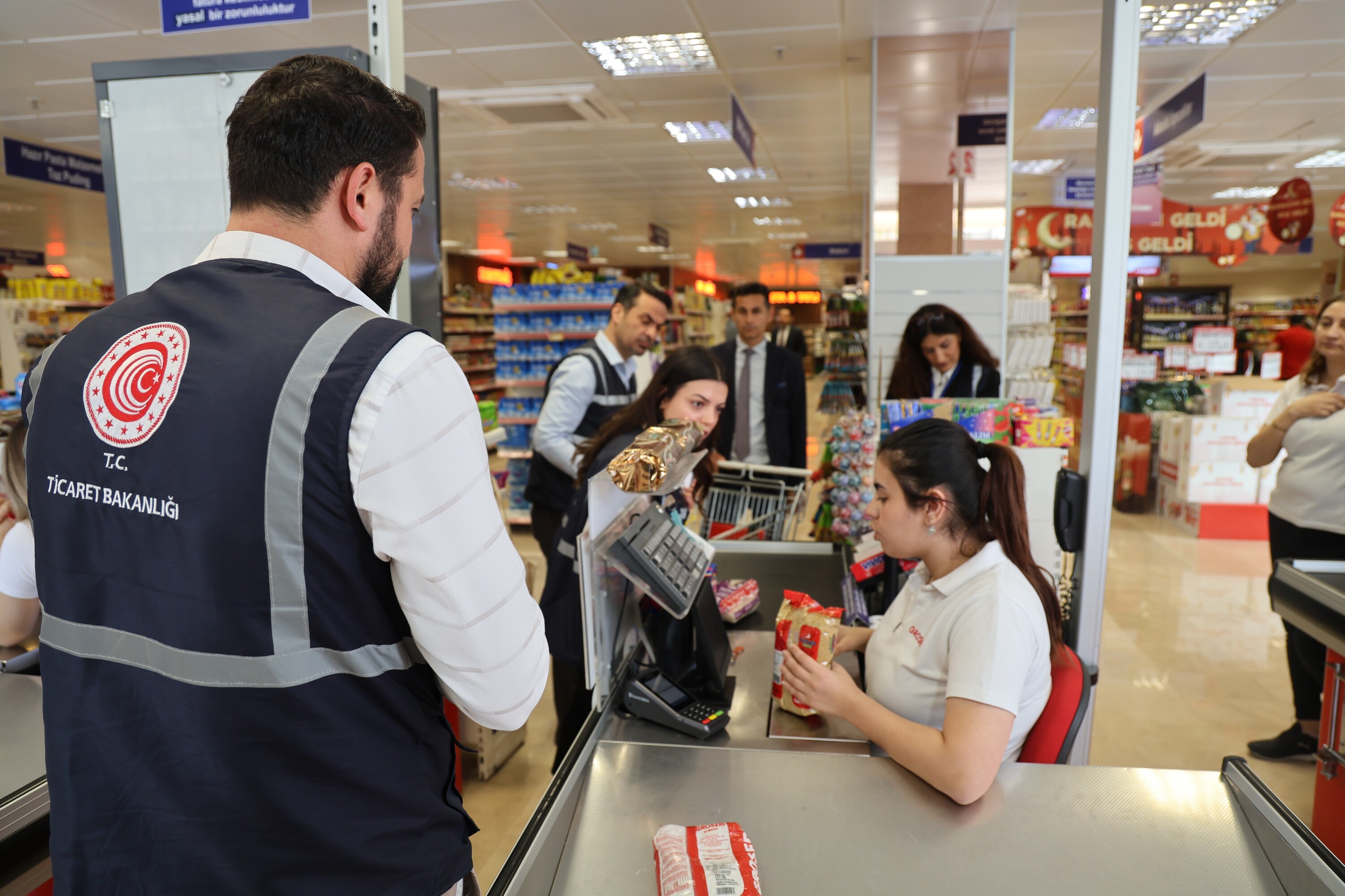 Adana'da Bayram Öncesi Marketlerde Fahiş Fiyat Ve Etiket Denetimi (2)