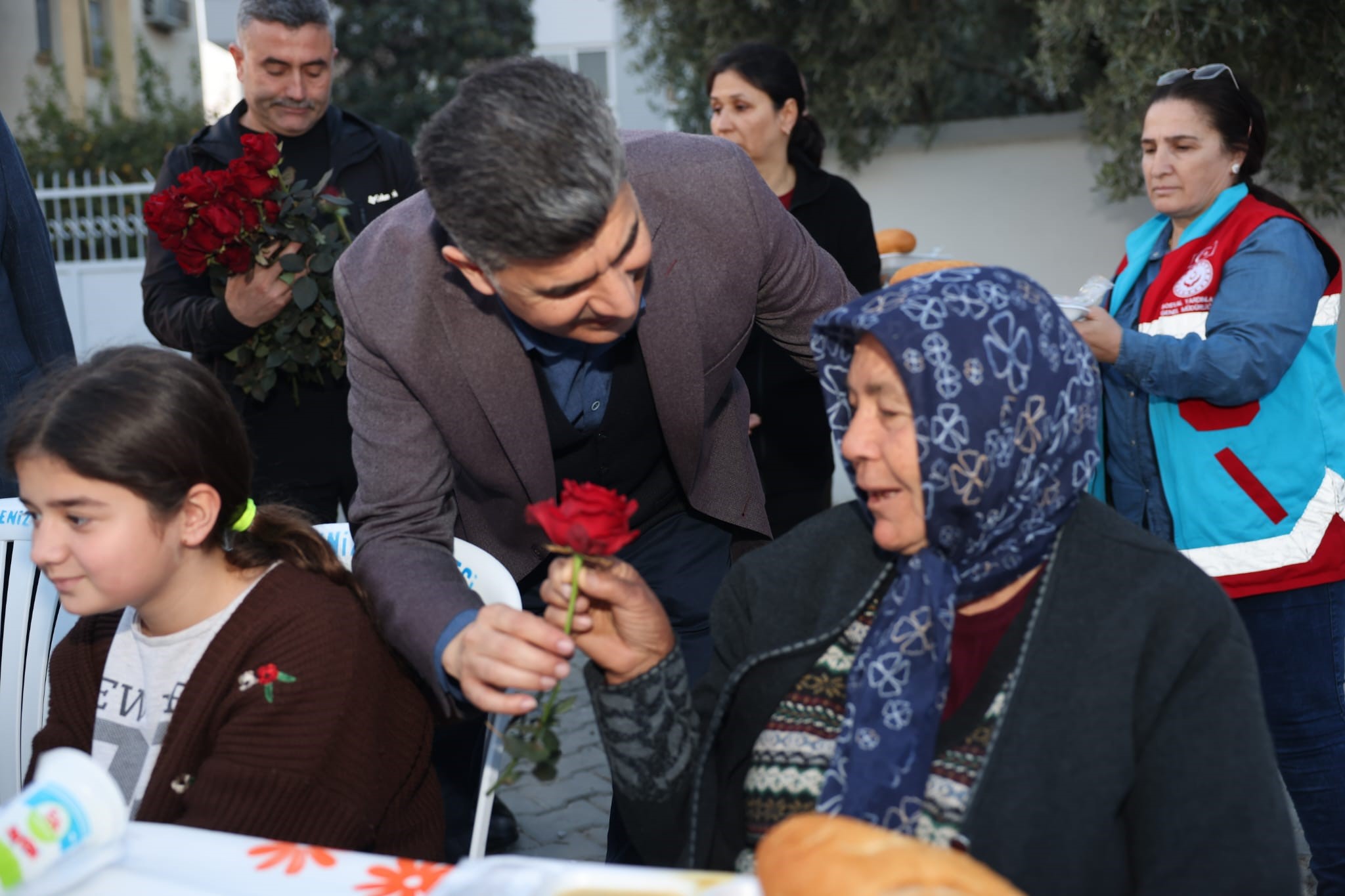 Akdeniz'de Ramazan Ayının Manevi Huzuru Paylaşılıyor (1)