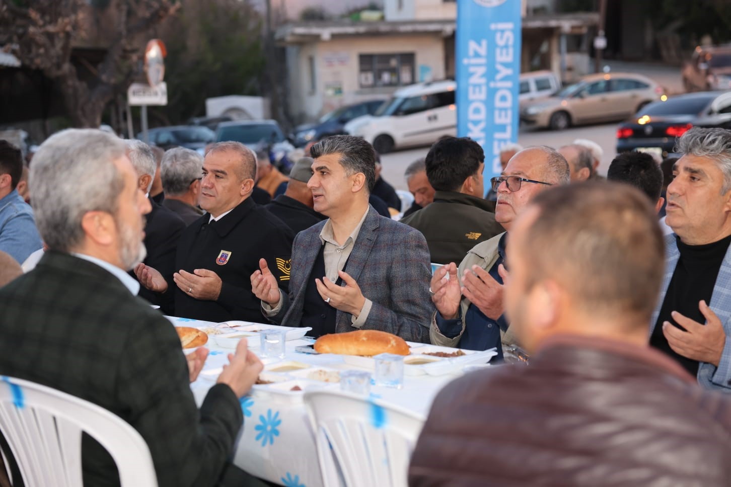 Akdeniz'de Ramazan Ayının Manevi Huzuru Paylaşılıyor (2)