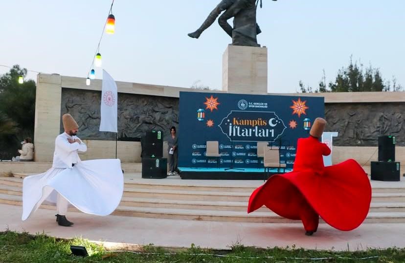 Antalya’da Kampüs Iftarına Öğrencilerden Yoğun Ilgi (1)