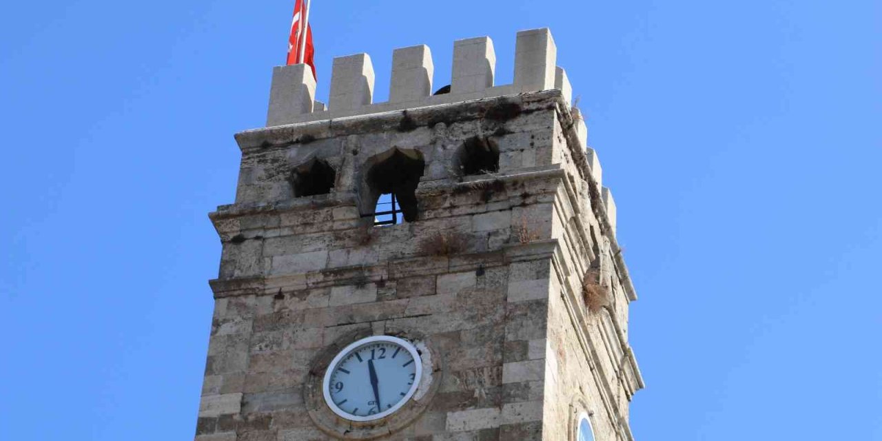 Antalya’nın Tarihi Kaleiçi Saat Kulesi’nin (1)-1