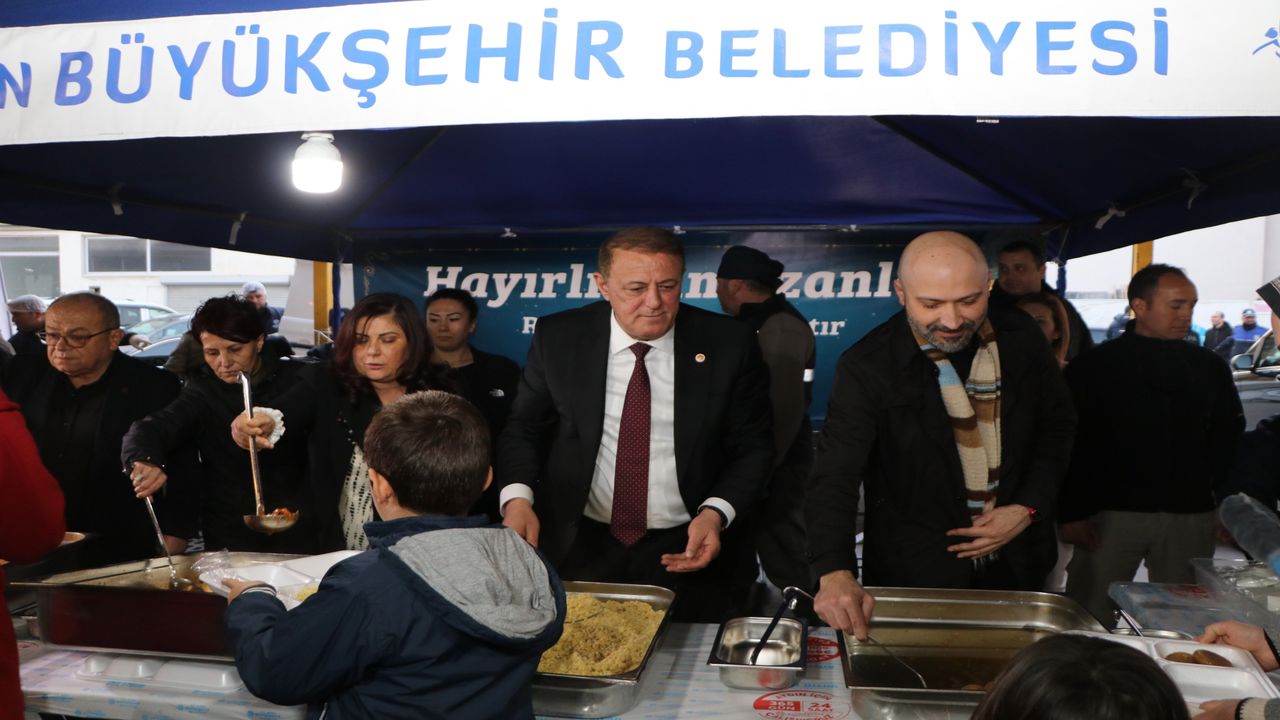 Aydin Buyuksehir Belediyesi Iftar (4)