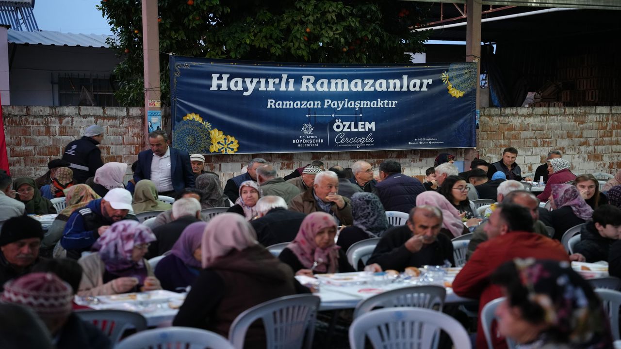 Aydinda Vatandas Iftar Sofrasinda Bulustu (2)