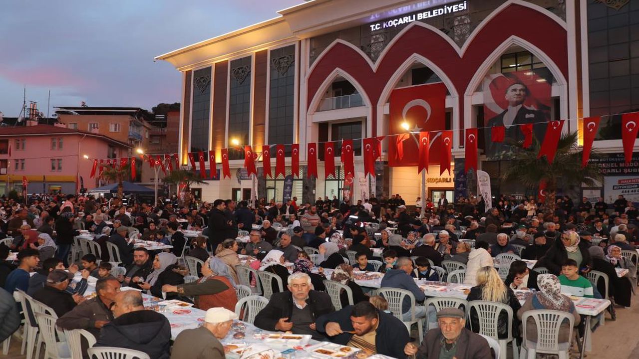 Baskan Elleriyle Yemek Dagitti (1)