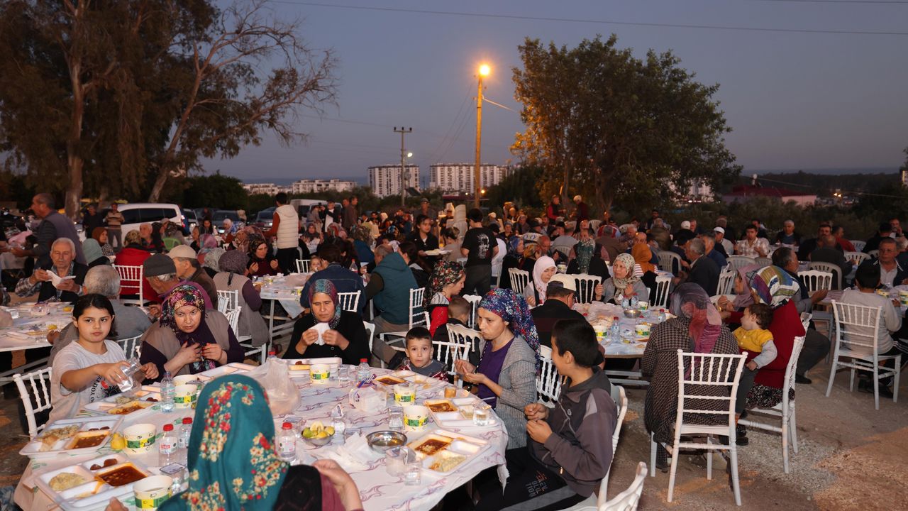 Baskan Turgut Atakentlilerle Bir Araya Geldi (1)