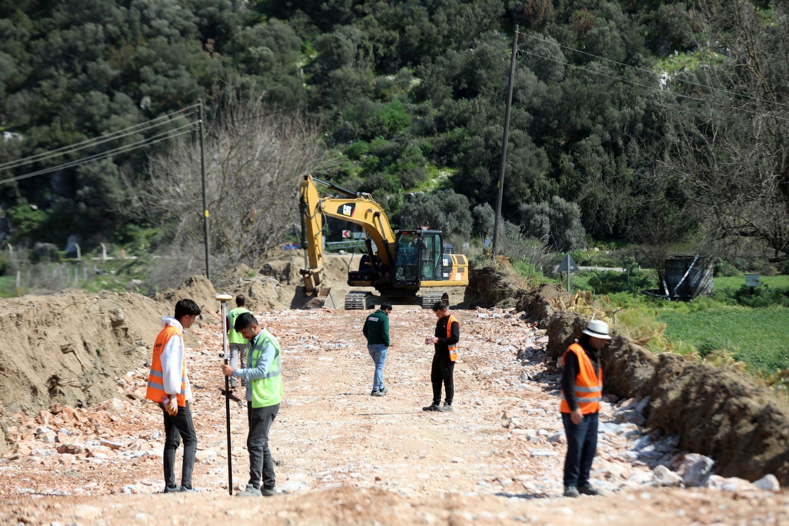 Büyükşehir’den Milas Kırsalına 80 Milyonluk Yol Yatırımı (1)