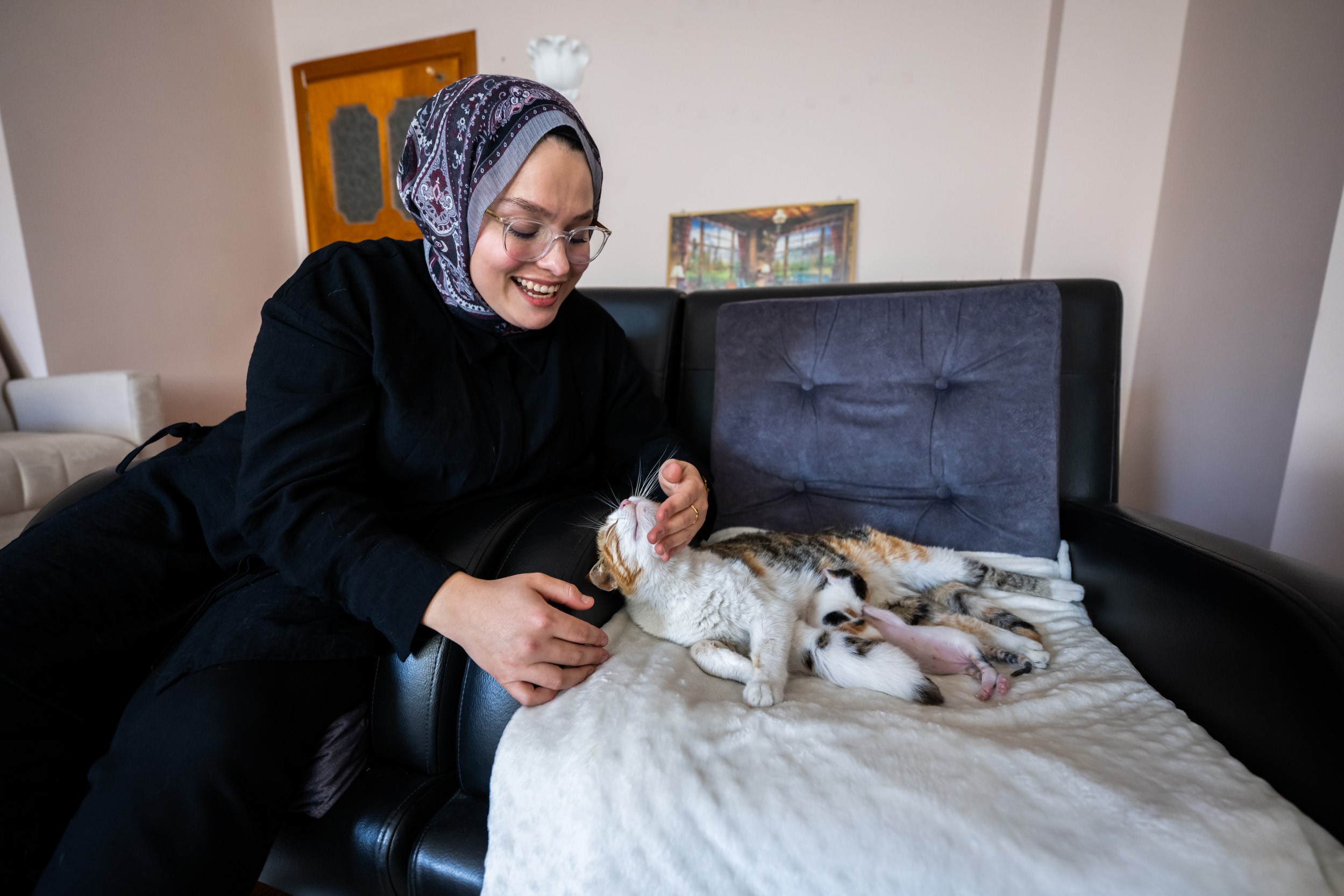 Camiye Sığınan Kedi Ve Yavruları Yeni Yuvasına Kavuştu (2)