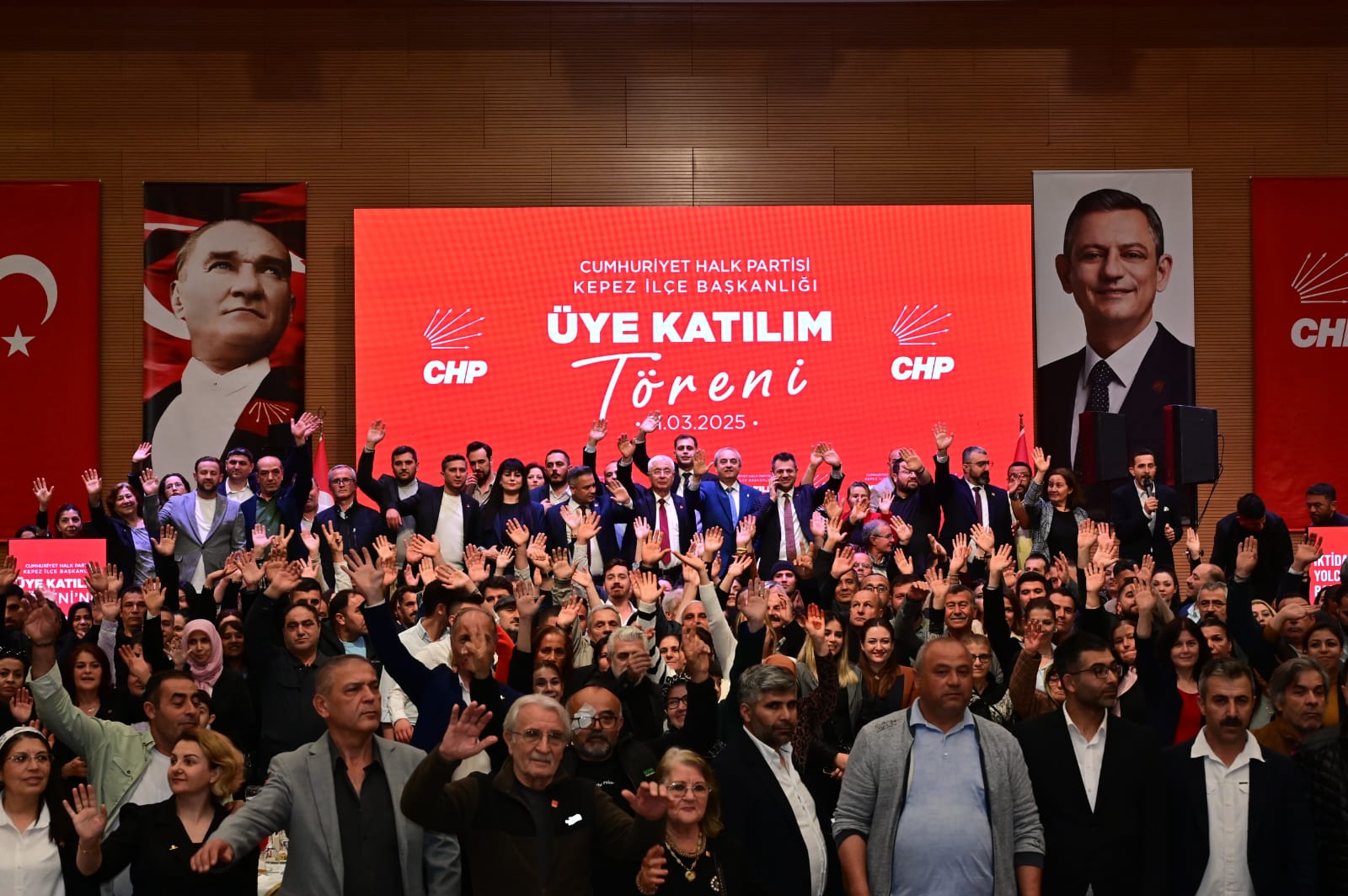 Chp Kepez’de Yeni Üyelere Rozetleri Törenle Takıldı (3)