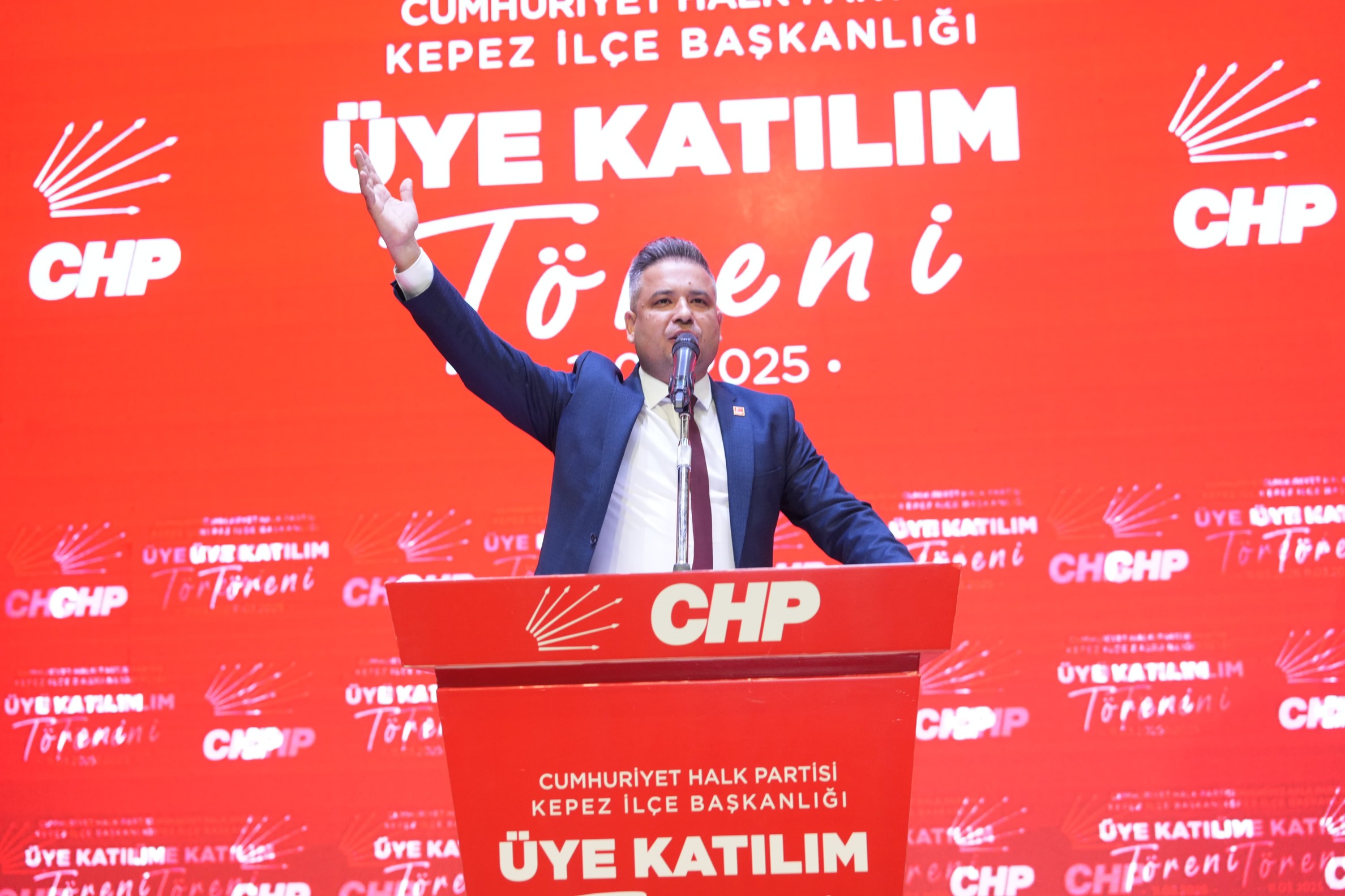 Chp Kepez’de Yeni Üyelere Rozetleri Törenle Takıldı (6)