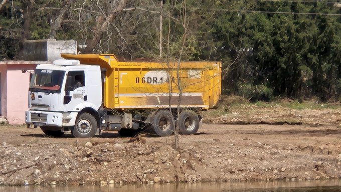 Döşemealtı Belediyesi’nden Şok Eden Hamle… Döşemealtı’nda Hassas Bölgeye Hafriyat Kamyonları Girdi (1)