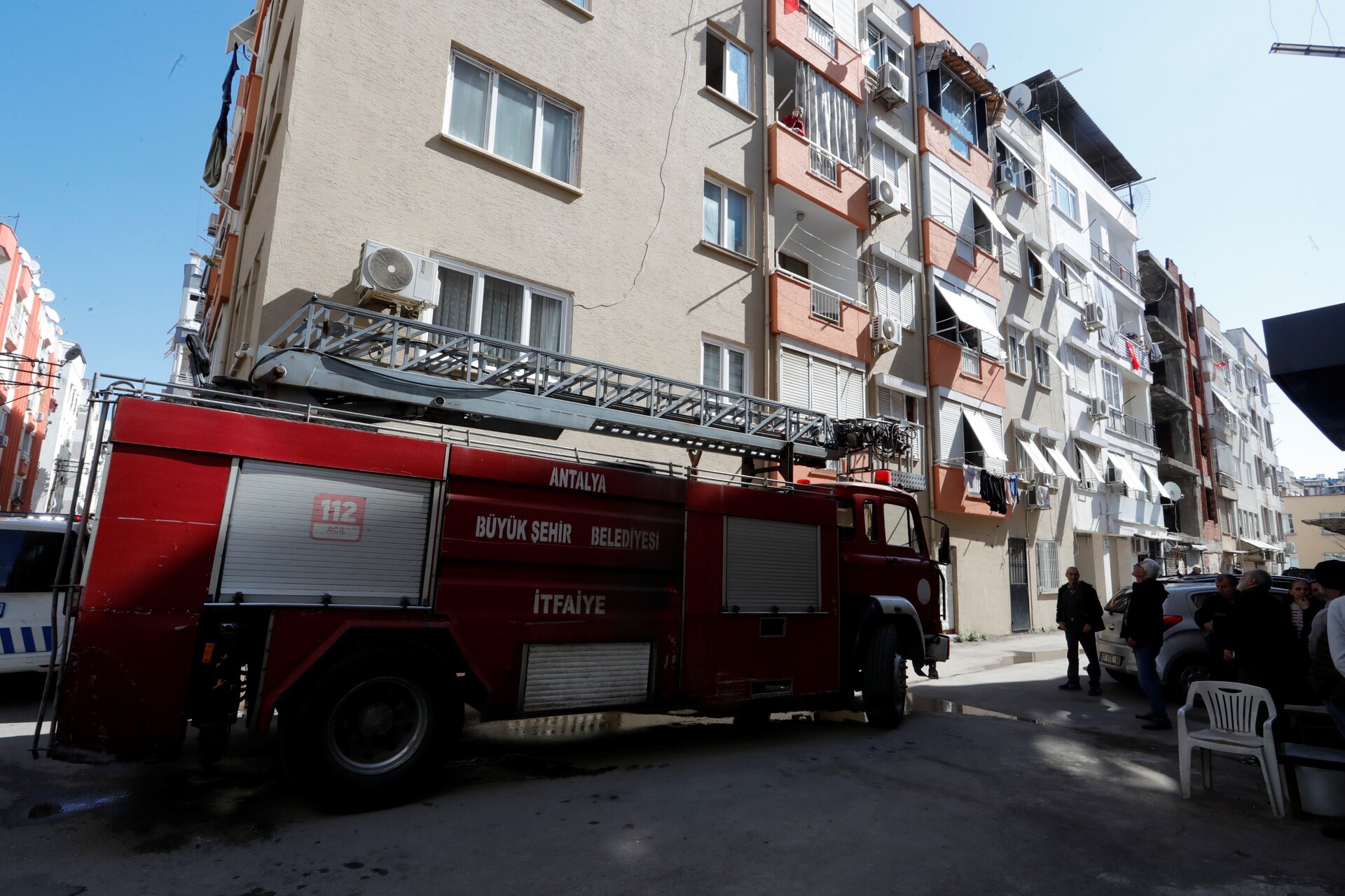 Güneşlenmek Için Çıktığı Balkonda Ölü Bulundu (1)