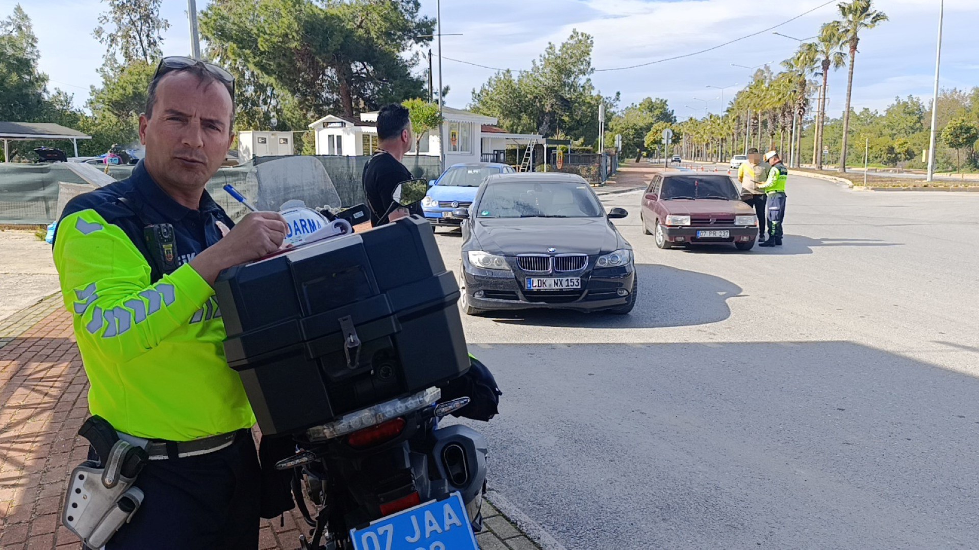 Hak Sahibi Olmayan Sürücünün Kullandığı Yabancı Plakalı Araç Trafikten Men Edildi (6)