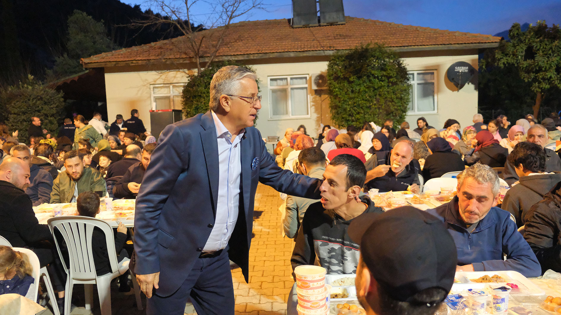 Kemer Belediye Başkanı Necati Topaloğlu’ndan Çıralı’da Iftar (1)