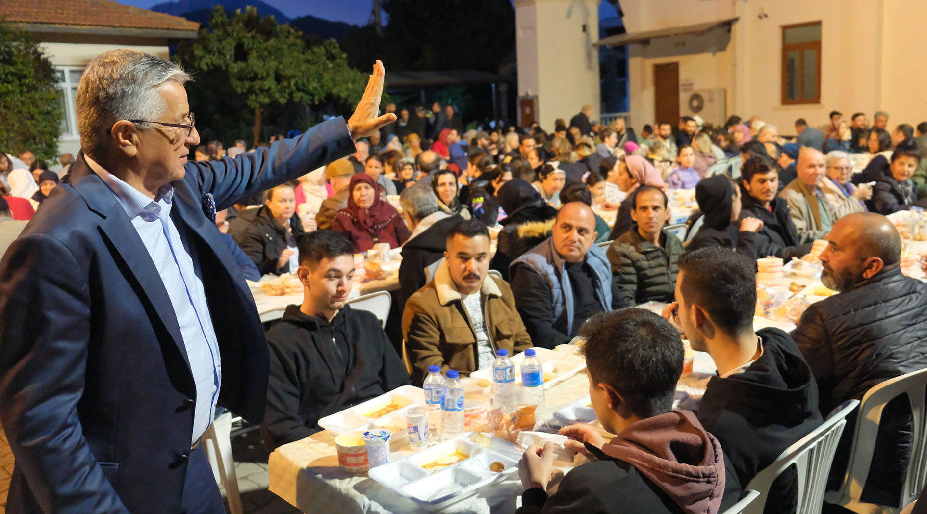 Kemer Belediye Başkanı Necati Topaloğlu’ndan Çıralı’da Iftar (6)