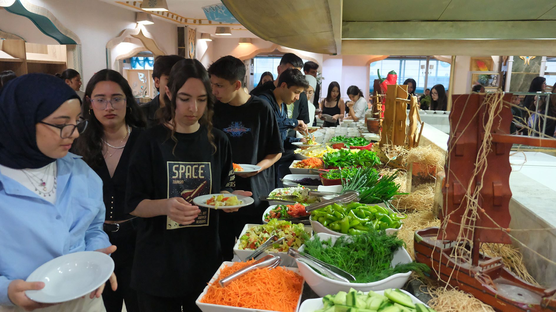 Kemer Belediye Başkanı Necati Topaloğlu’ndan Öğrencilere Iftar Yemeği (2)