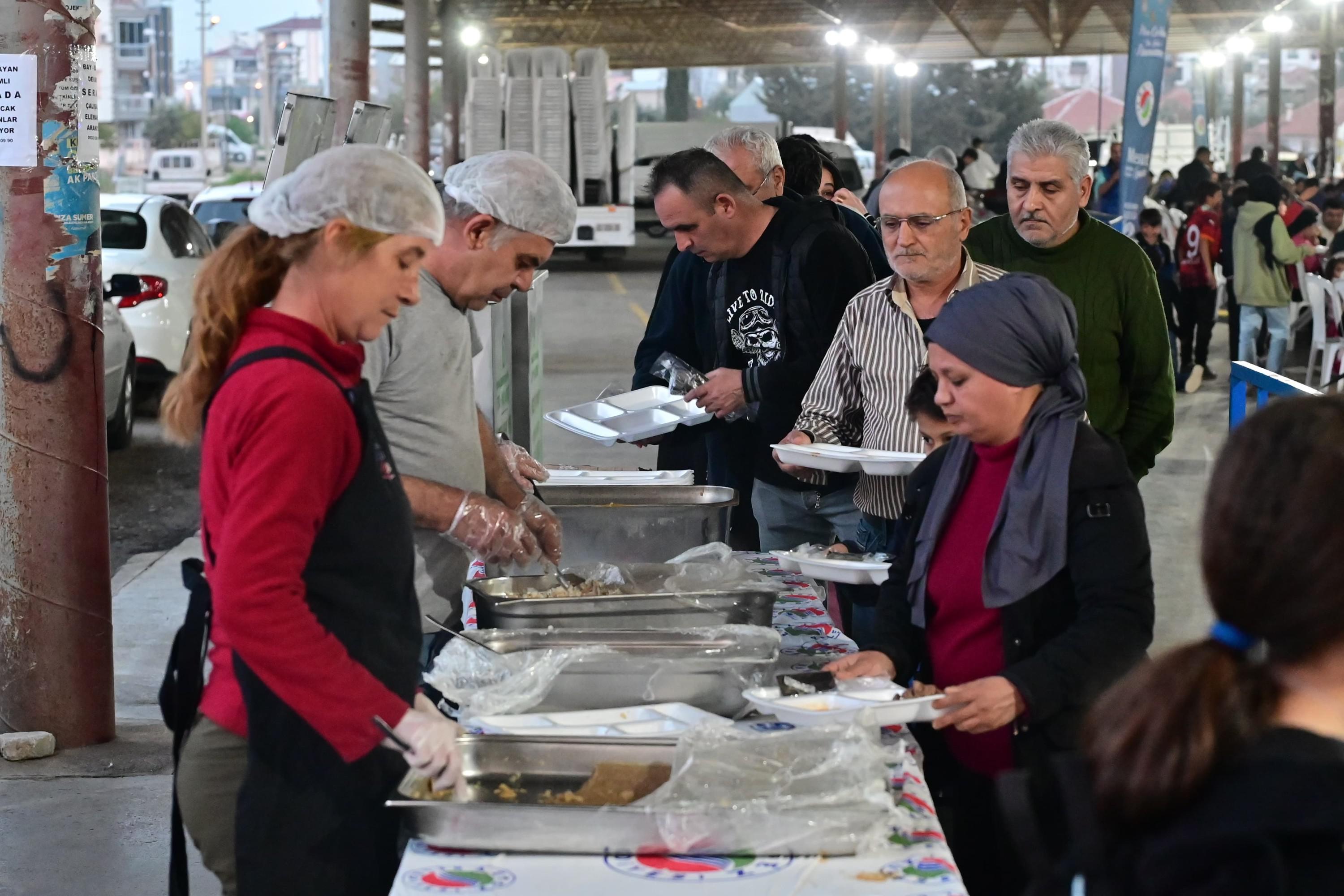 Kepez, Vatandaslarini Habipler Mahallesindeki Iftarda Bulusturdu 7